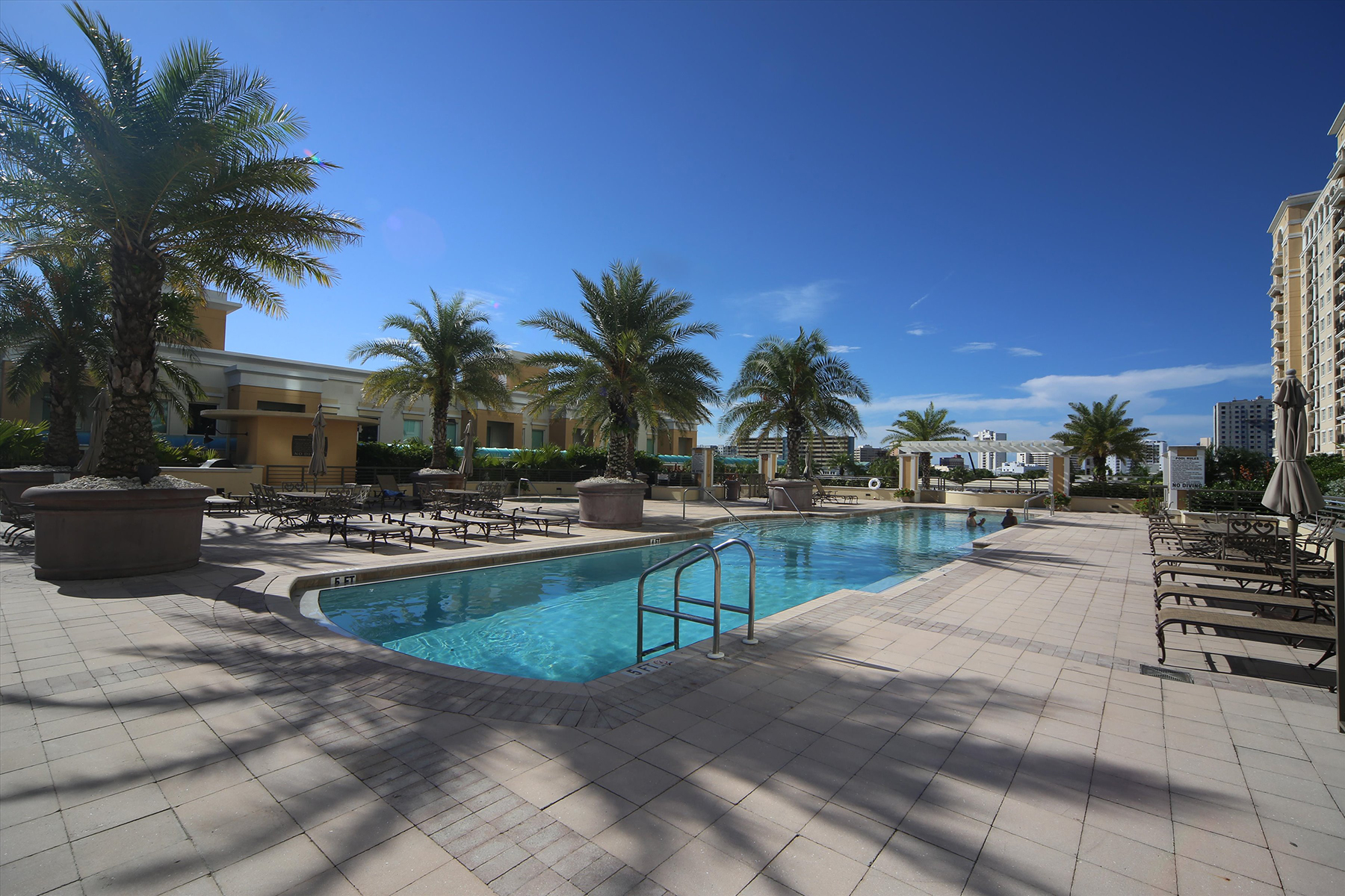 800 N Tamiami Trail , 1411