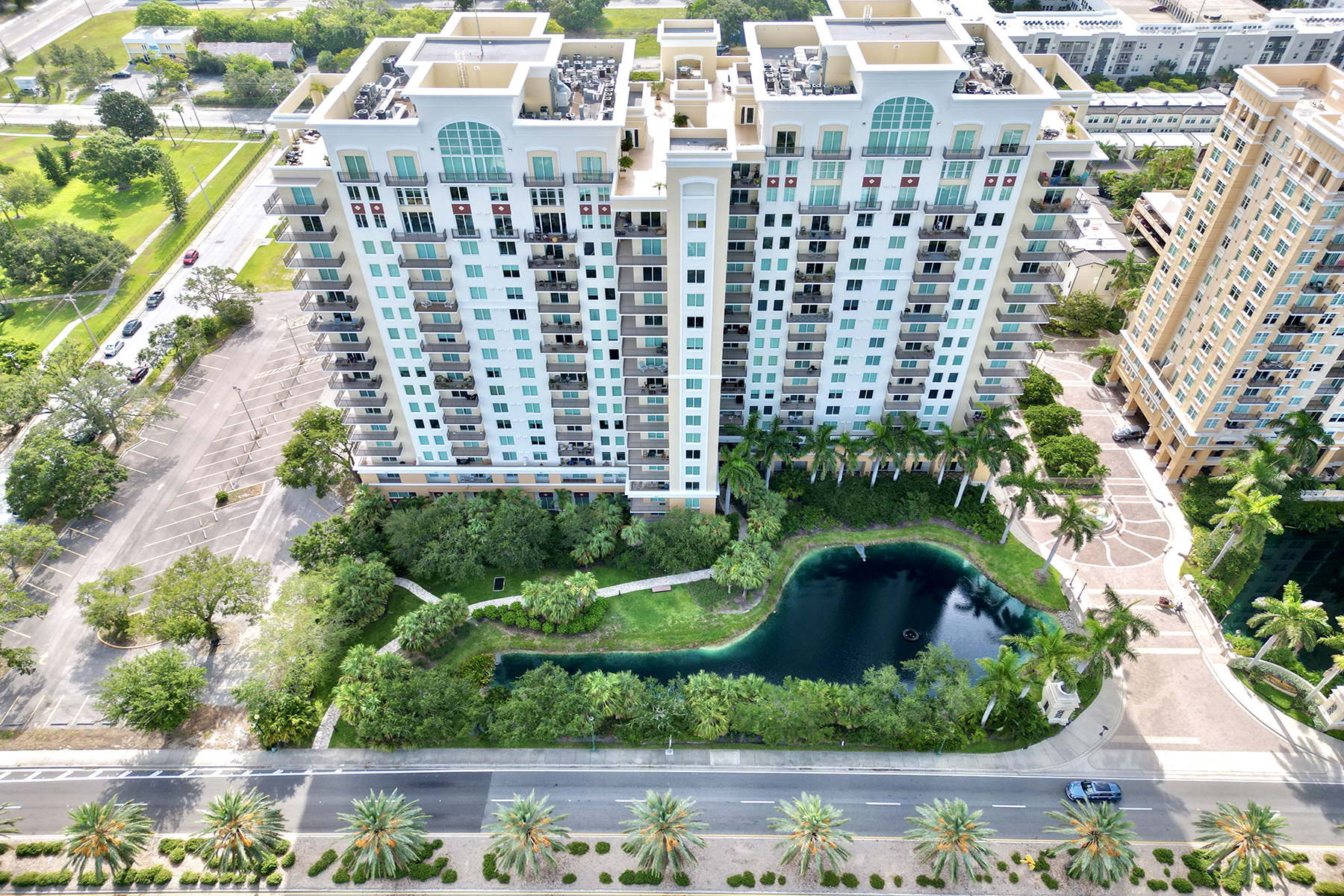 800 N Tamiami Trail , 1411