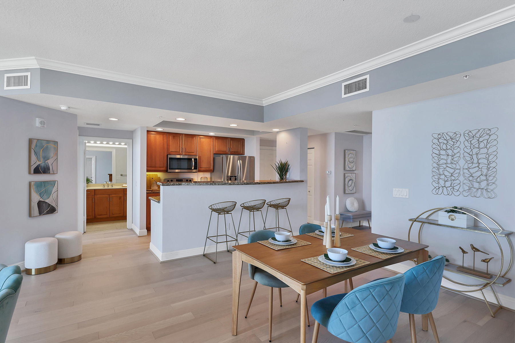 800 N Tamiami Trail , 1411