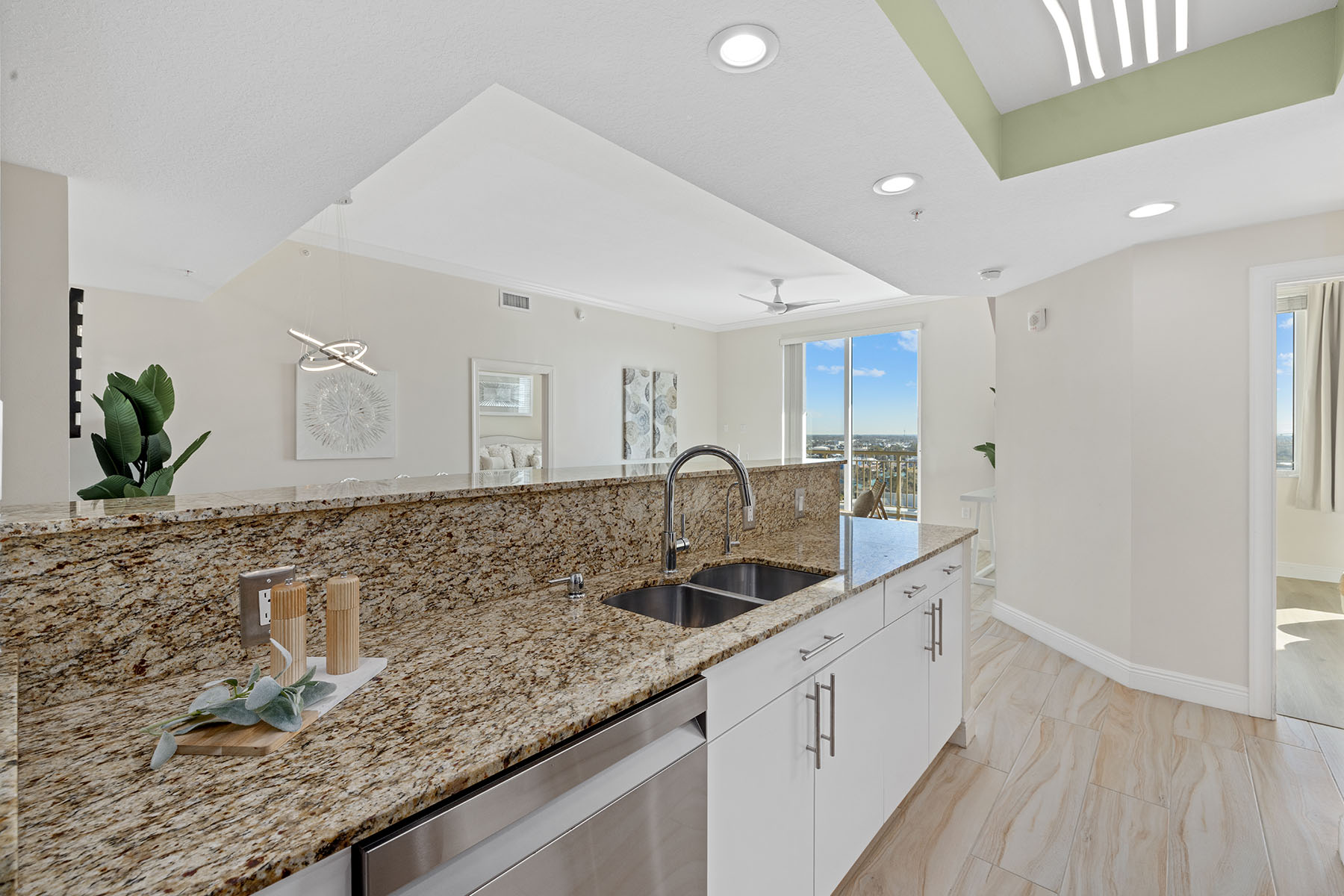800 N Tamiami Trail , 1512