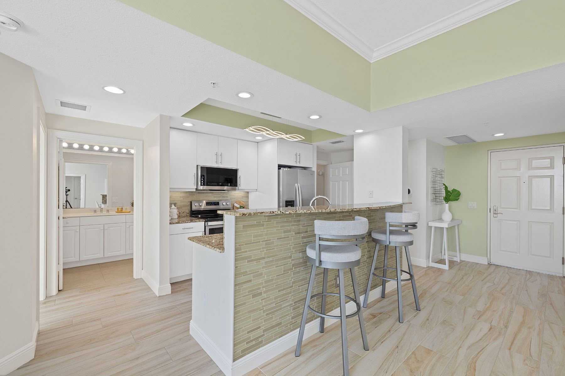 800 N Tamiami Trail , 1512