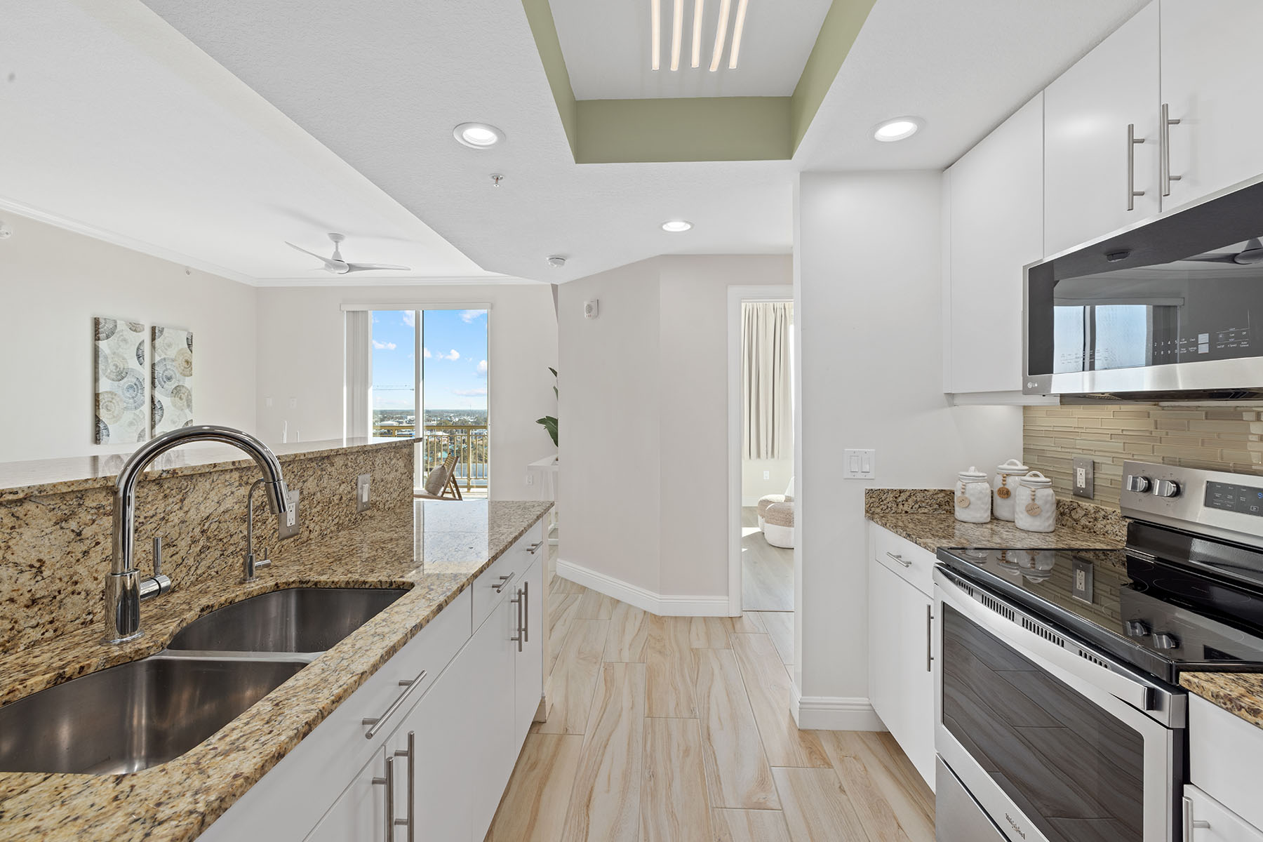 800 N Tamiami Trail , 1512