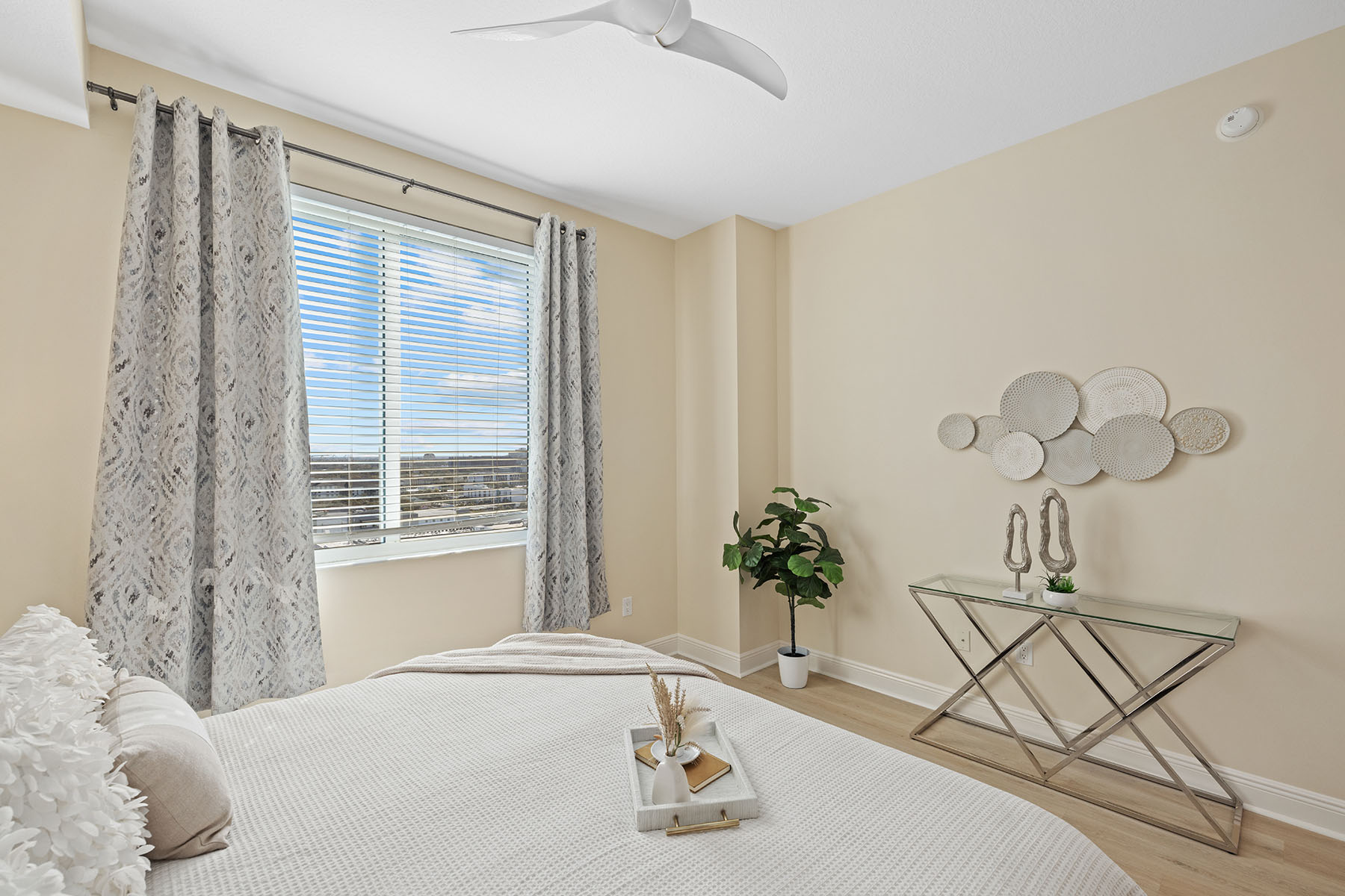 800 N Tamiami Trail , 1512