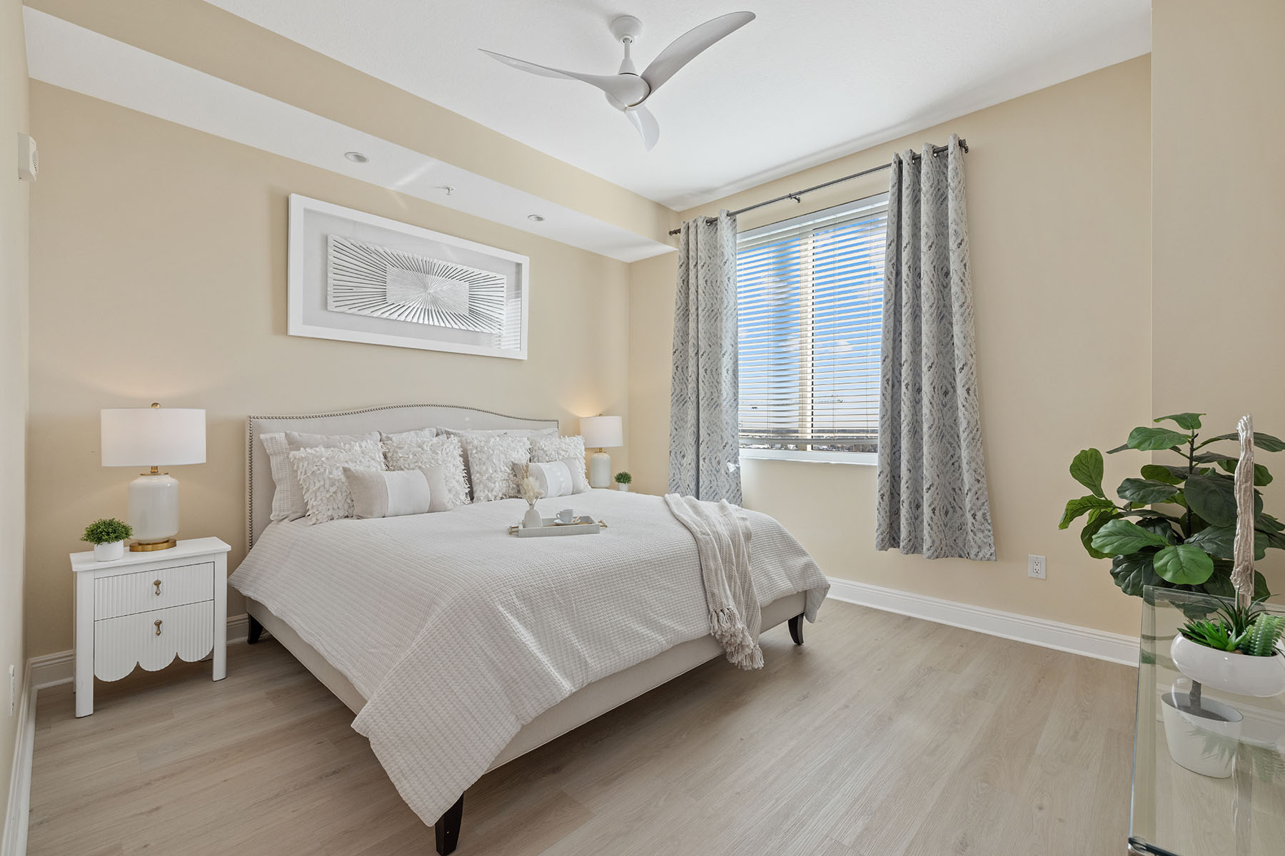 800 N Tamiami Trail , 1512
