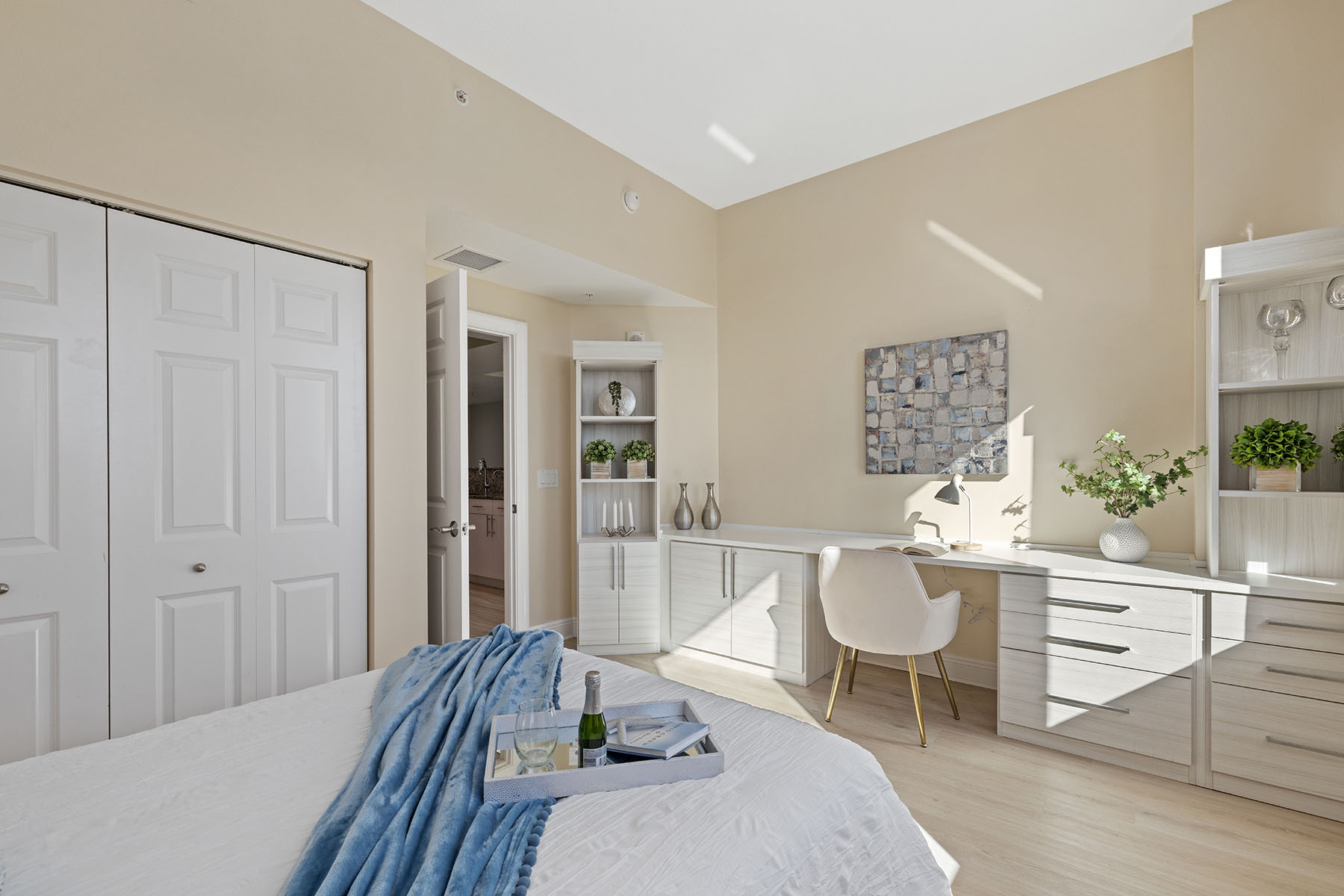 800 N Tamiami Trail , 1512