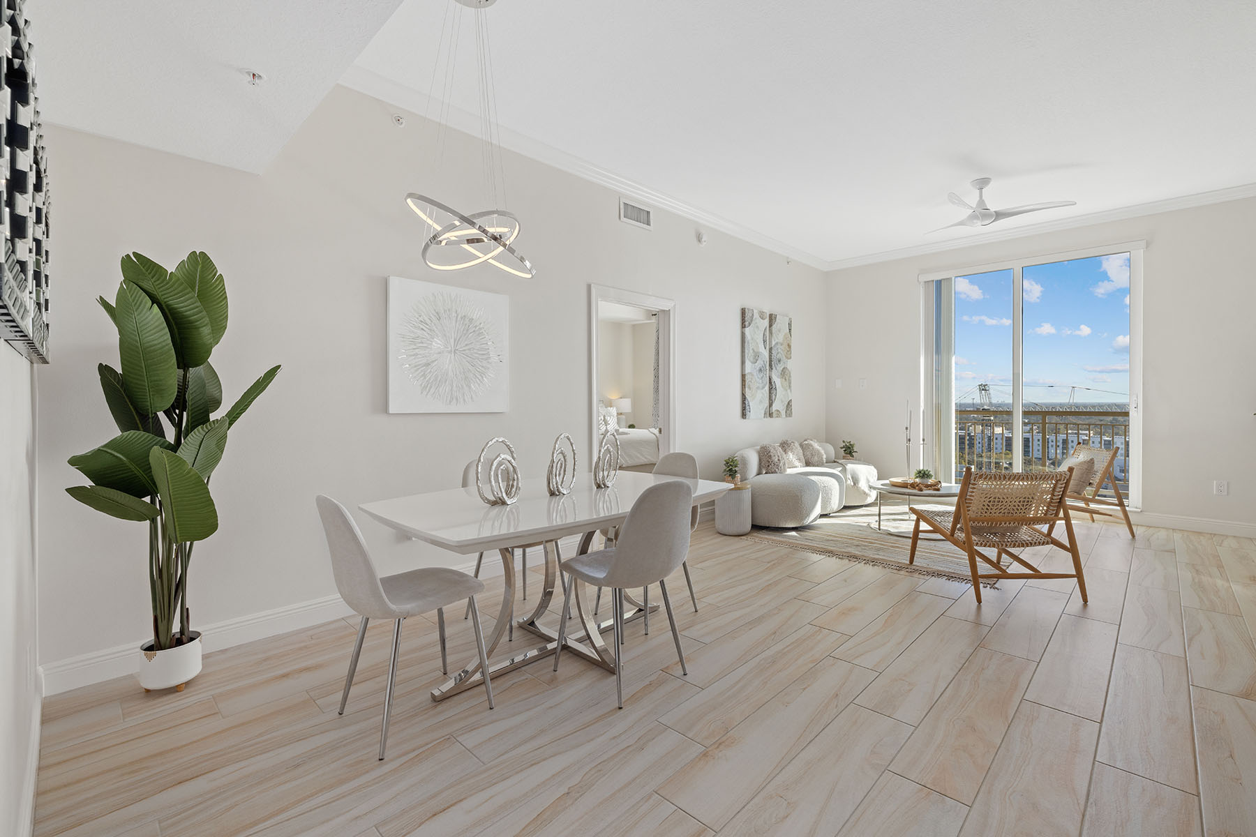 800 N Tamiami Trail , 1512