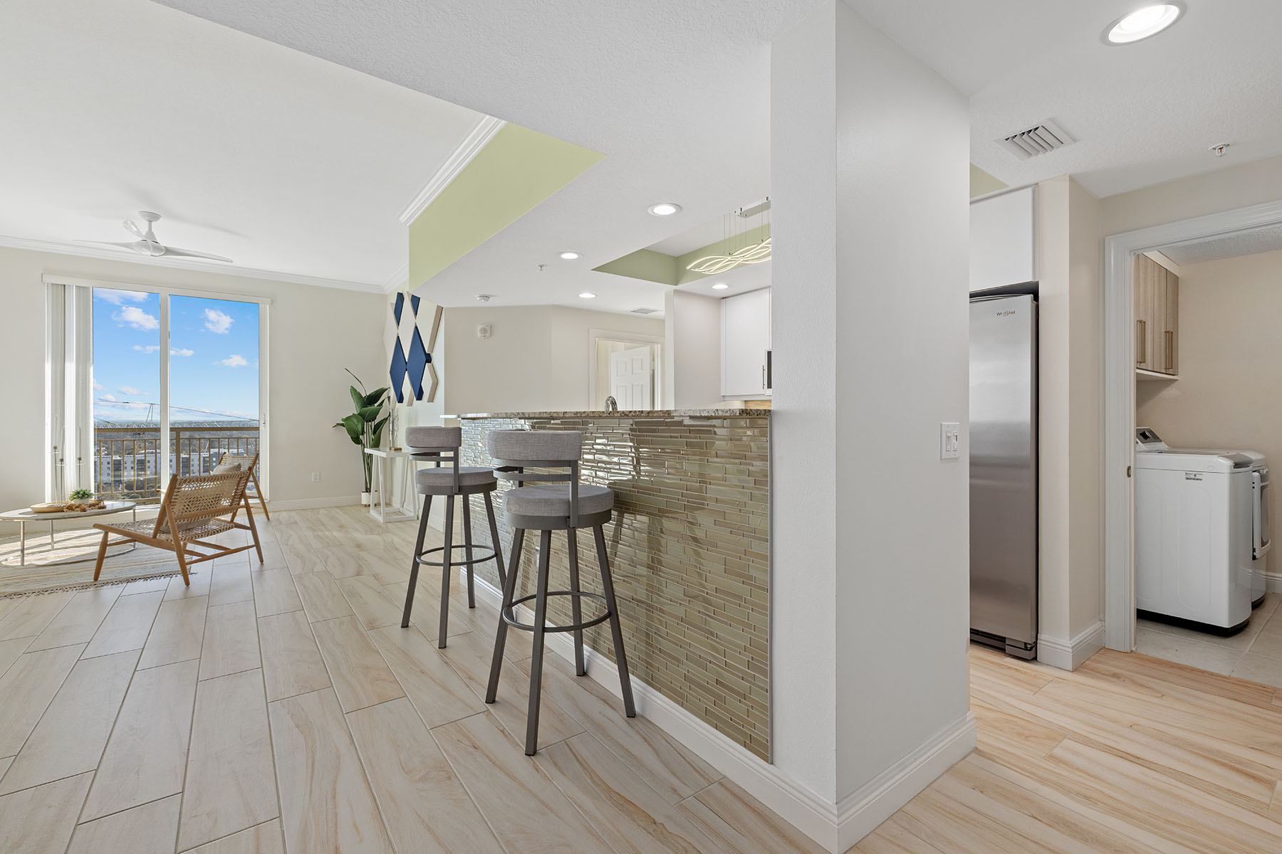 800 N Tamiami Trail , 1512