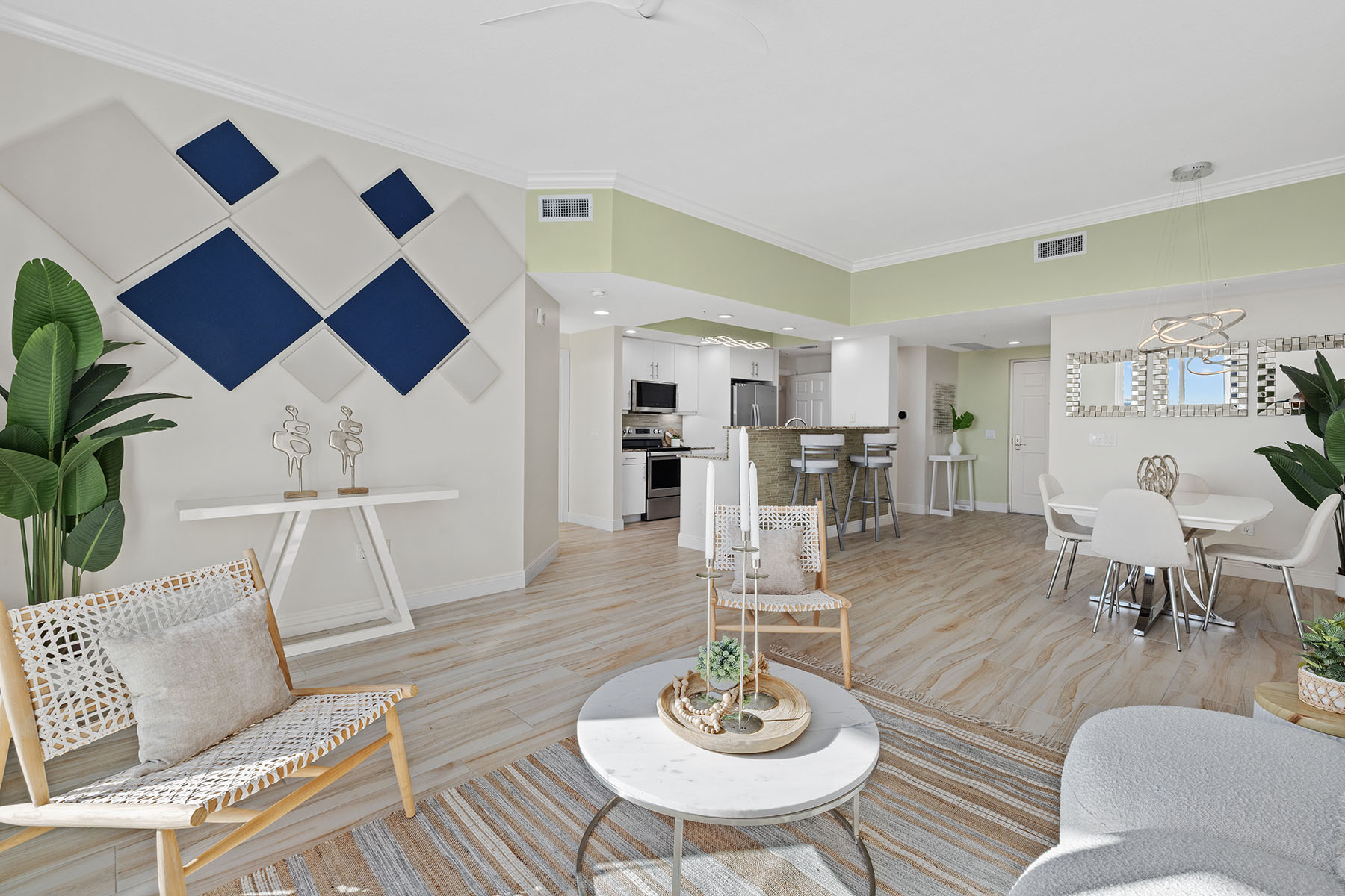 800 N Tamiami Trail , 1512