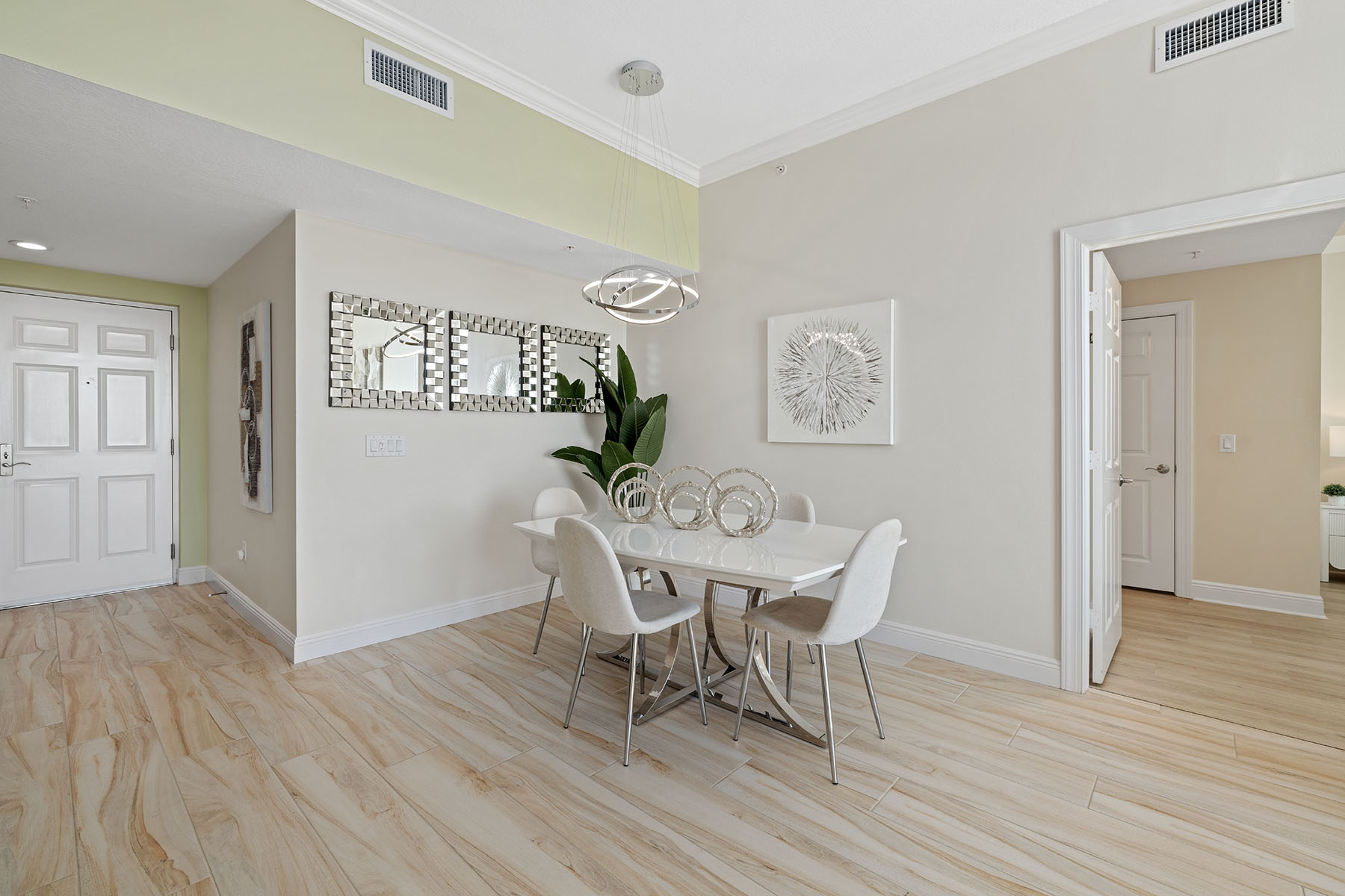 800 N Tamiami Trail , 1512
