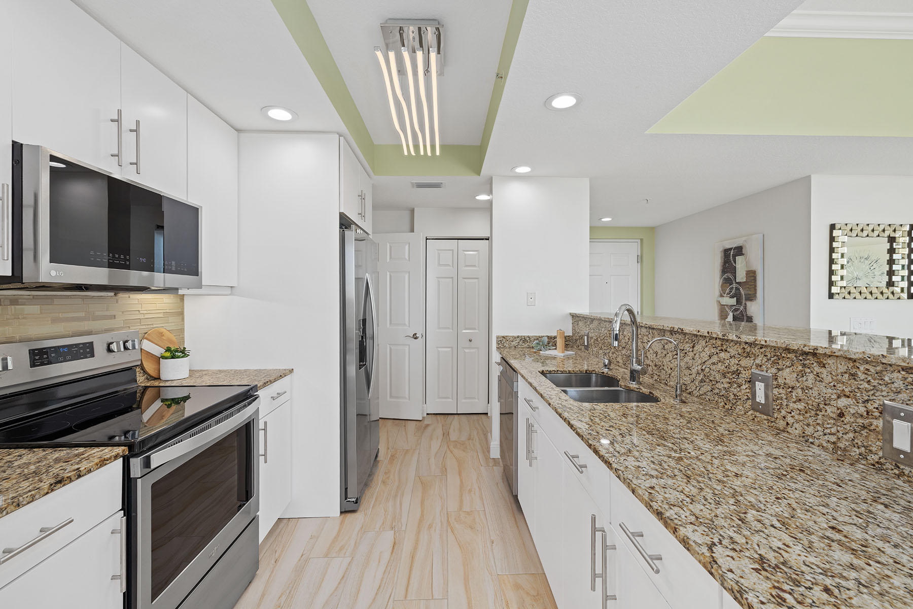 800 N Tamiami Trail , 1512