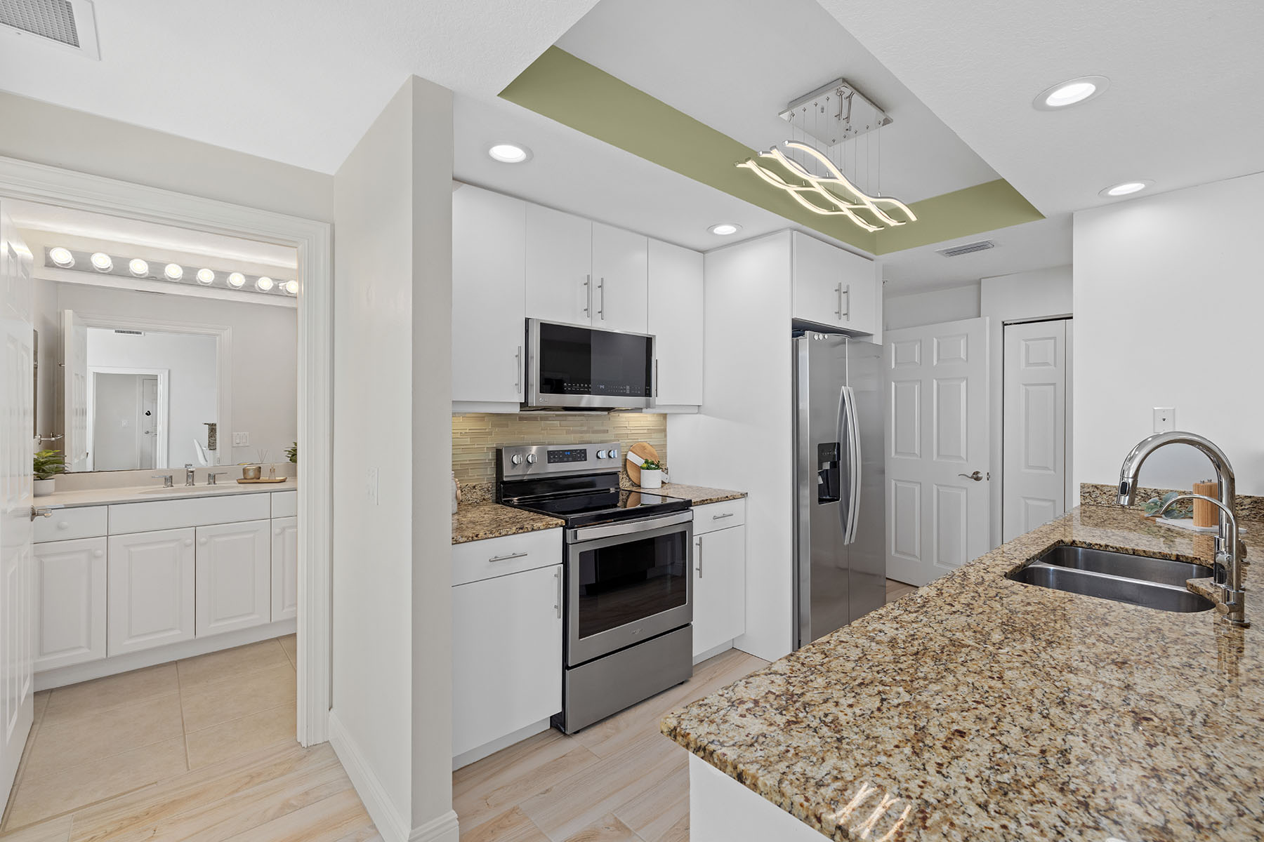800 N Tamiami Trail , 1512