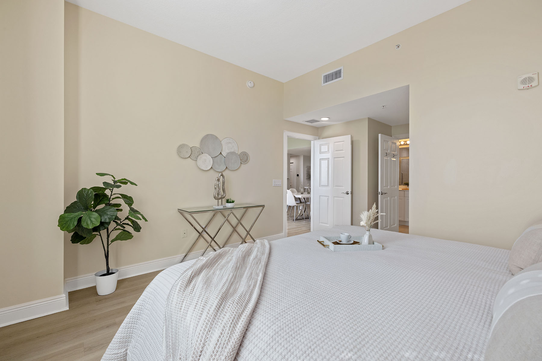 800 N Tamiami Trail , 1512