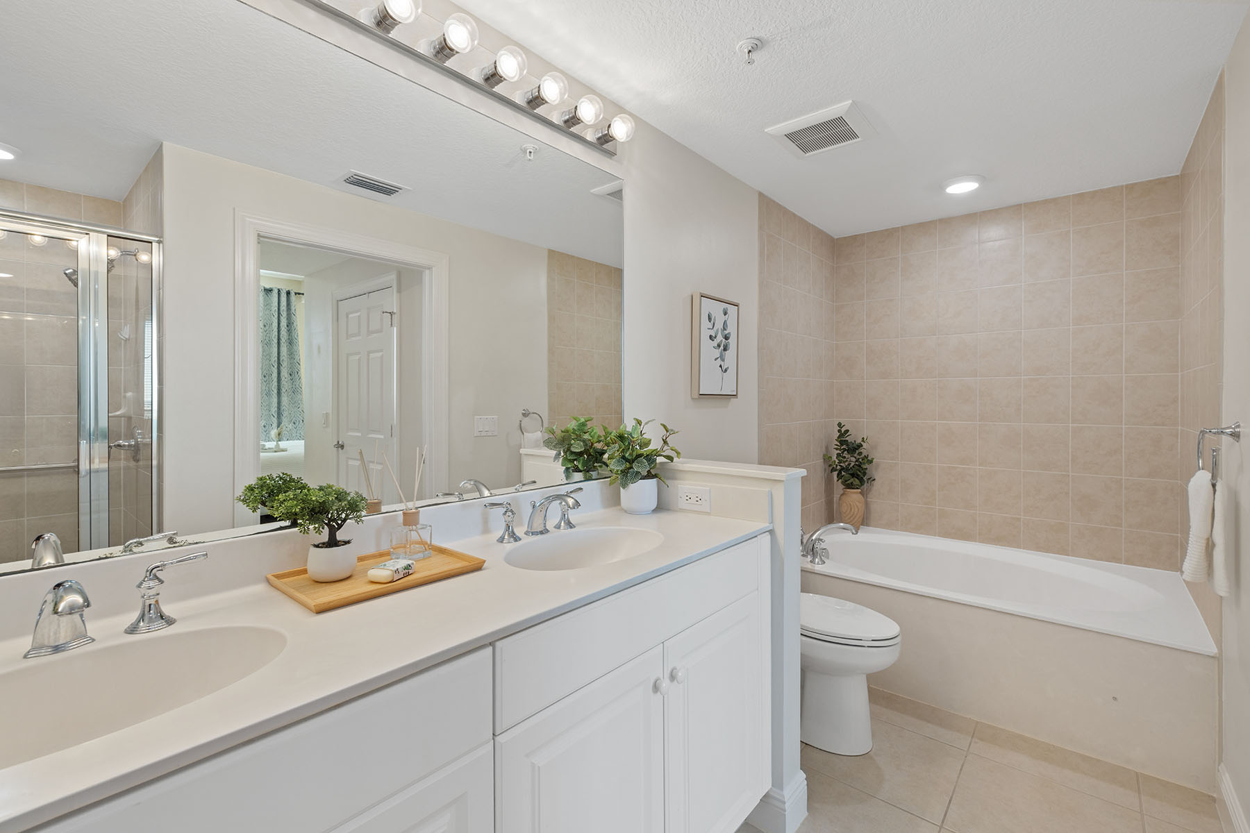 800 N Tamiami Trail , 1512
