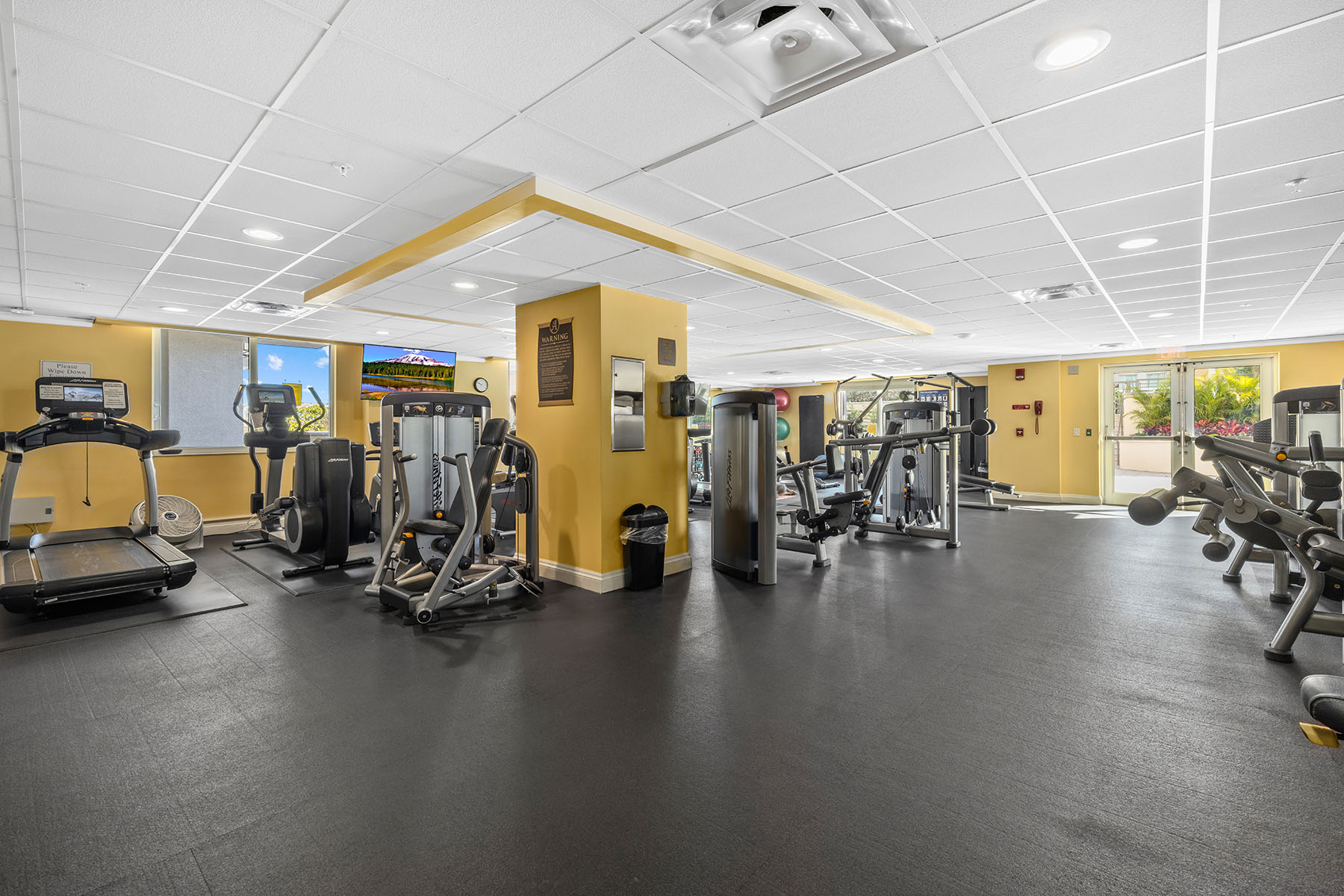 800 N Tamiami Trail , 611