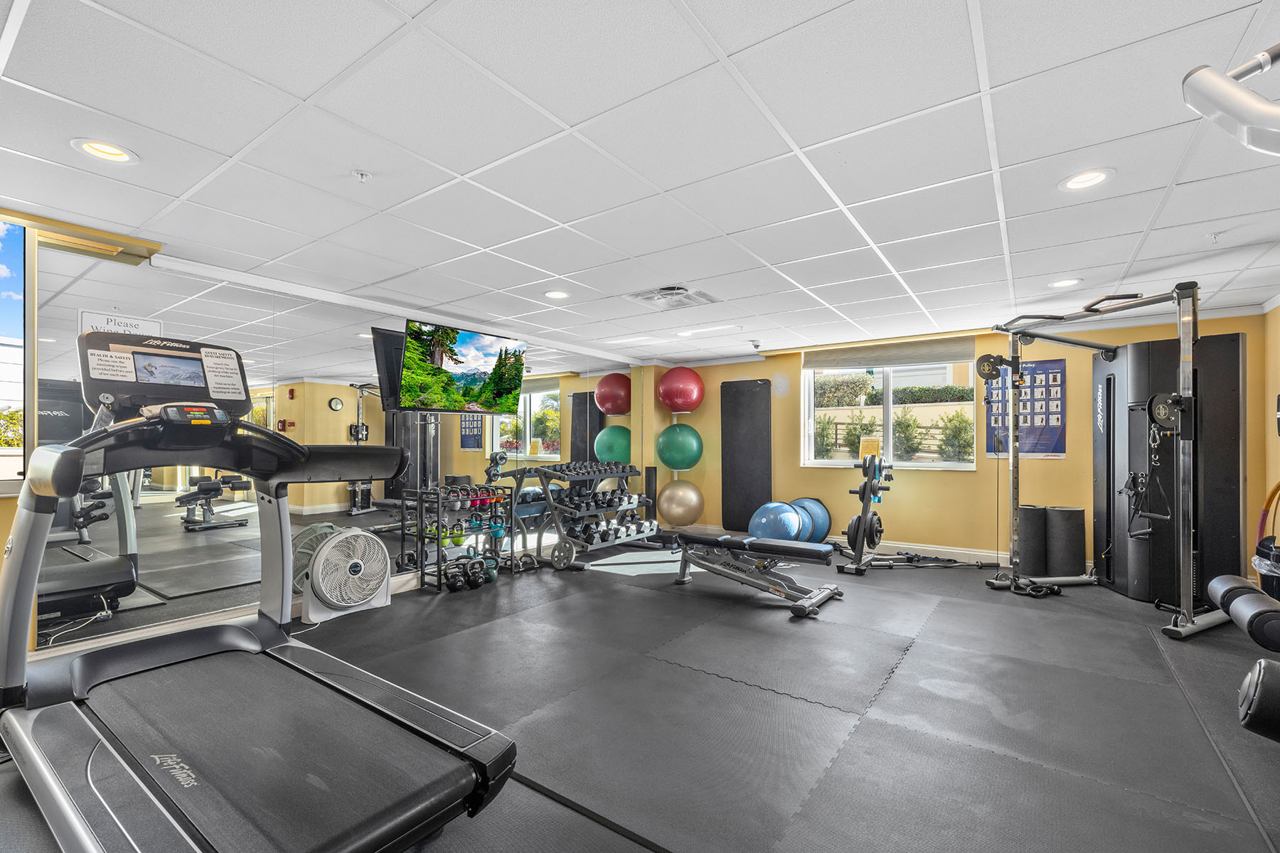 800 N Tamiami Trail , 611
