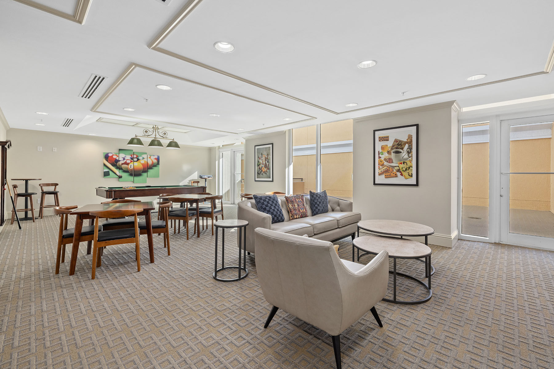 800 N Tamiami Trail , 611