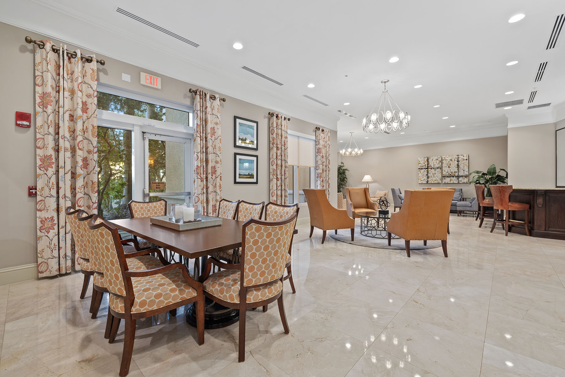 800 N Tamiami Trail , 611