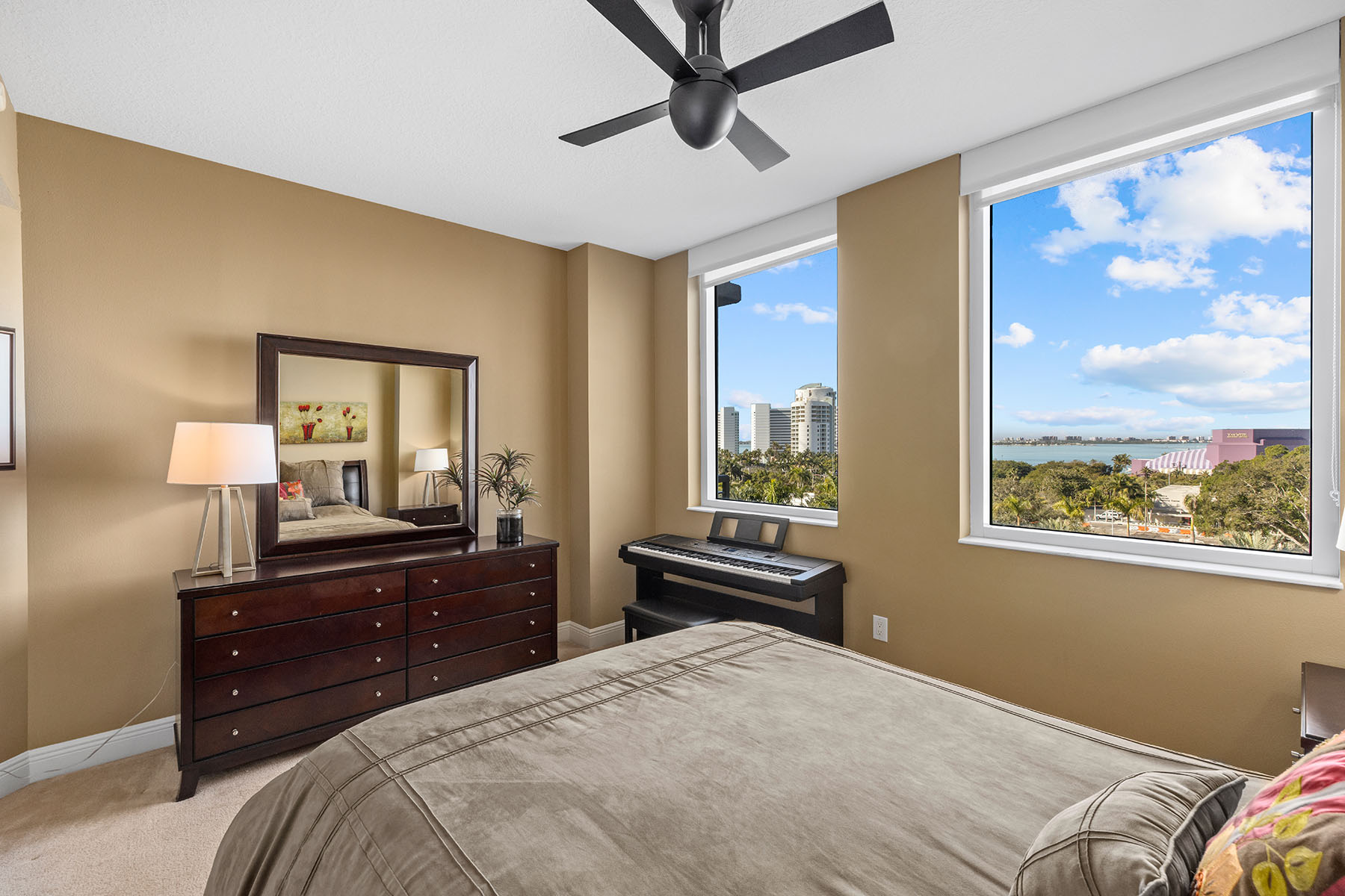 800 N Tamiami Trail , 611