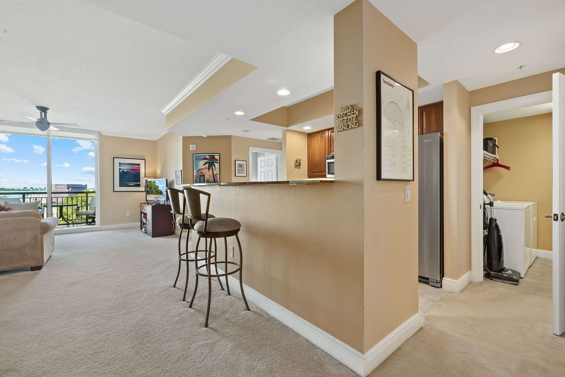 800 N Tamiami Trail , 611