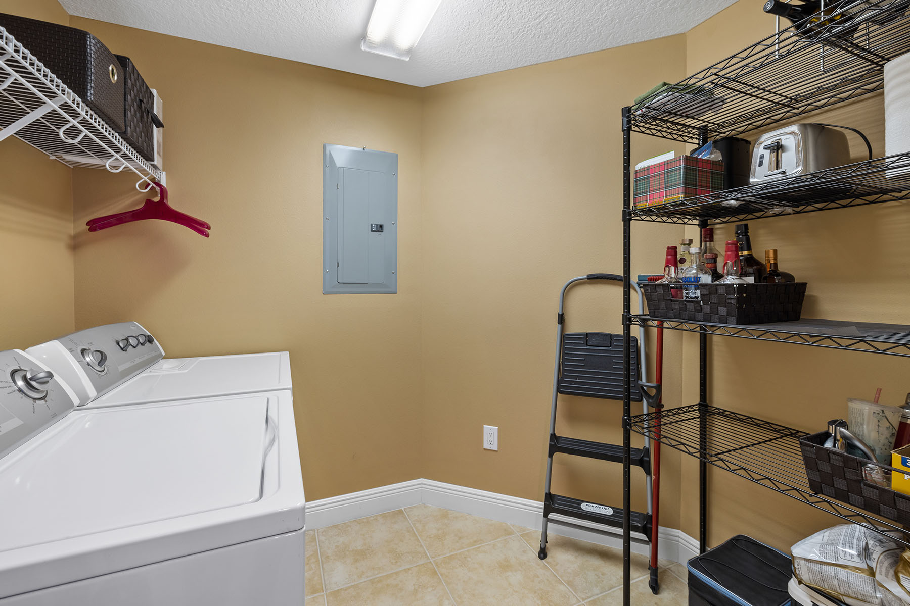 800 N Tamiami Trail , 611