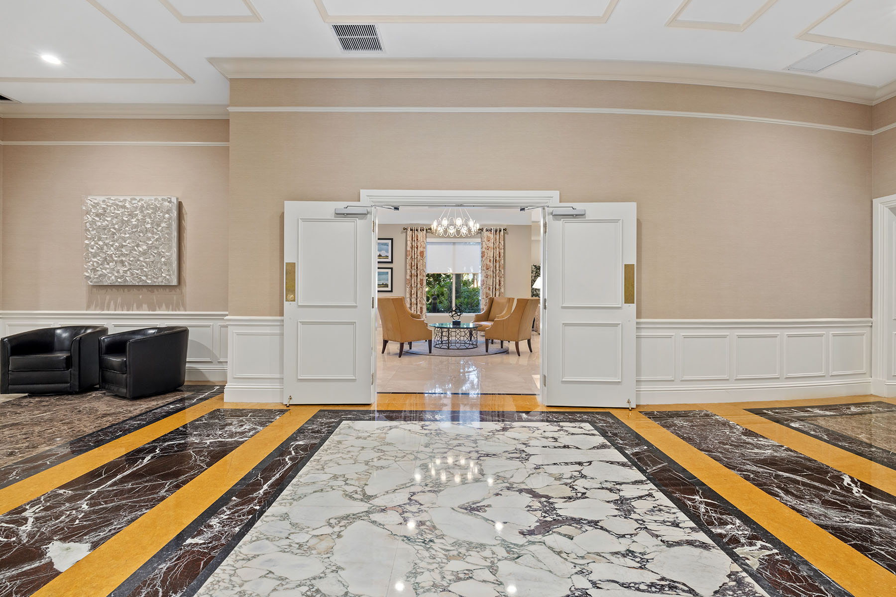 800 N Tamiami Trail , 611