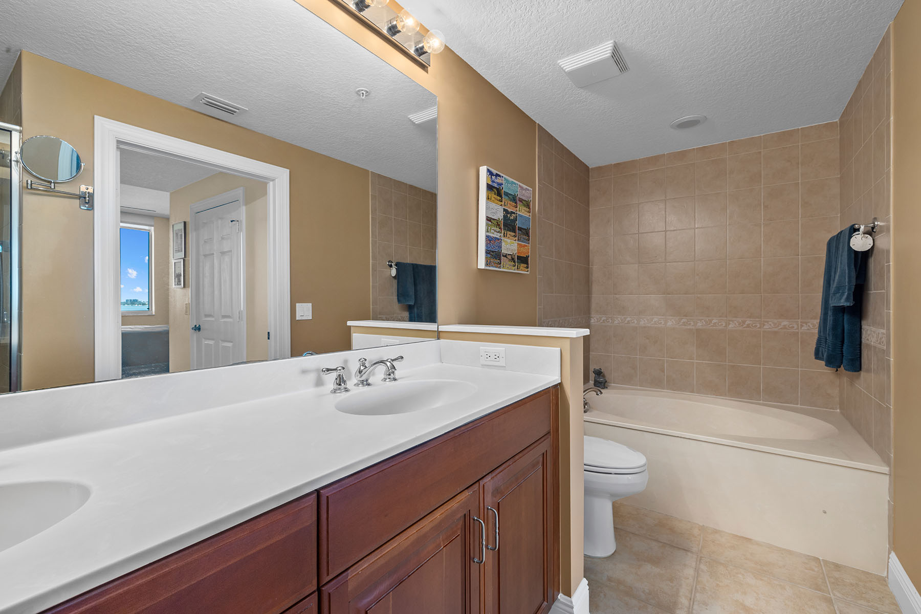 800 N Tamiami Trail , 611