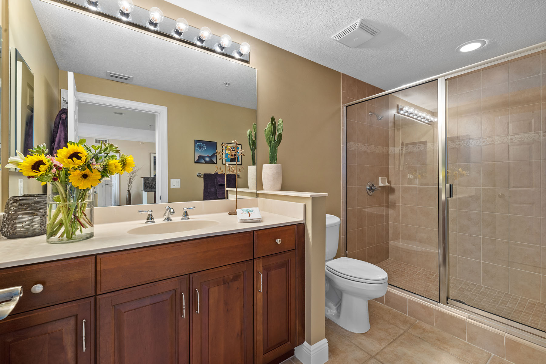 800 N Tamiami Trail , 611