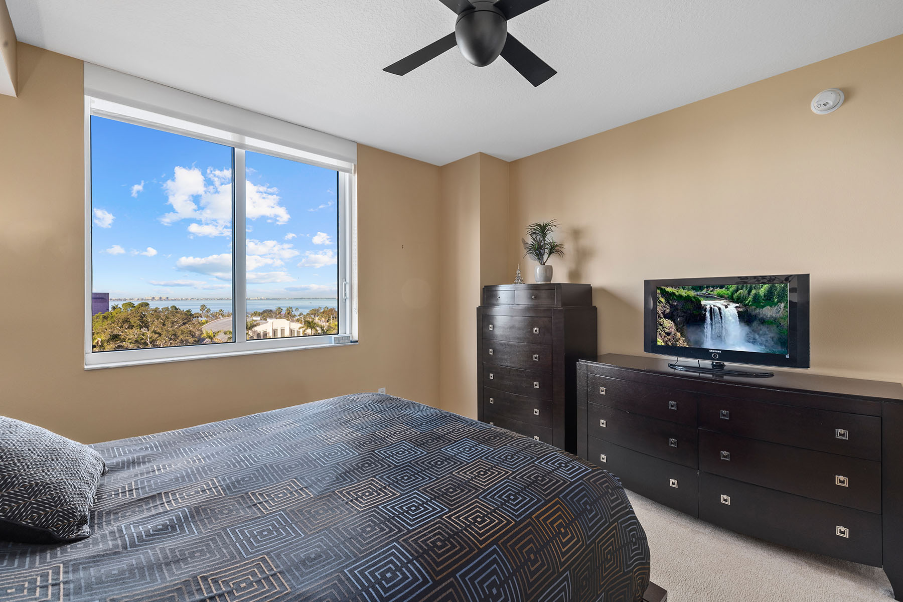 800 N Tamiami Trail , 611