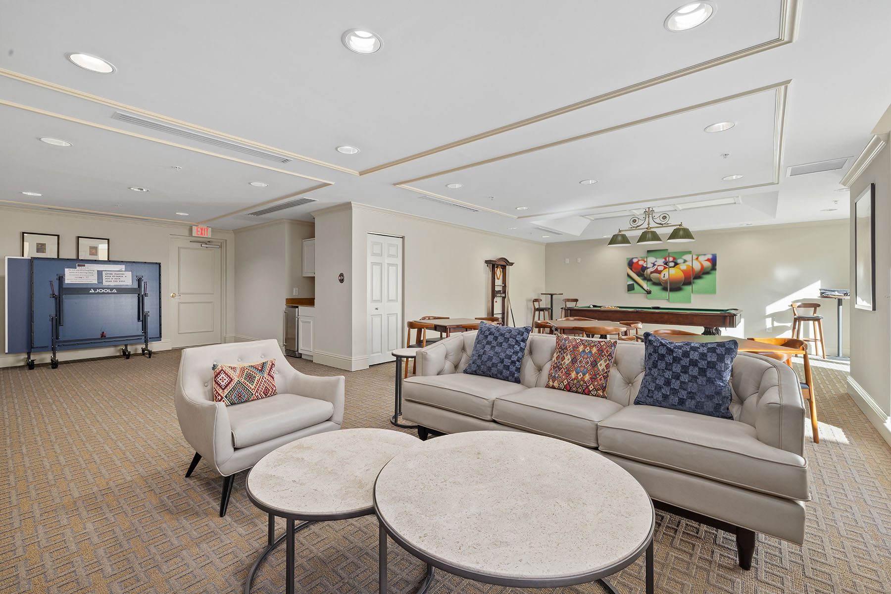 800 N Tamiami Trail , 611