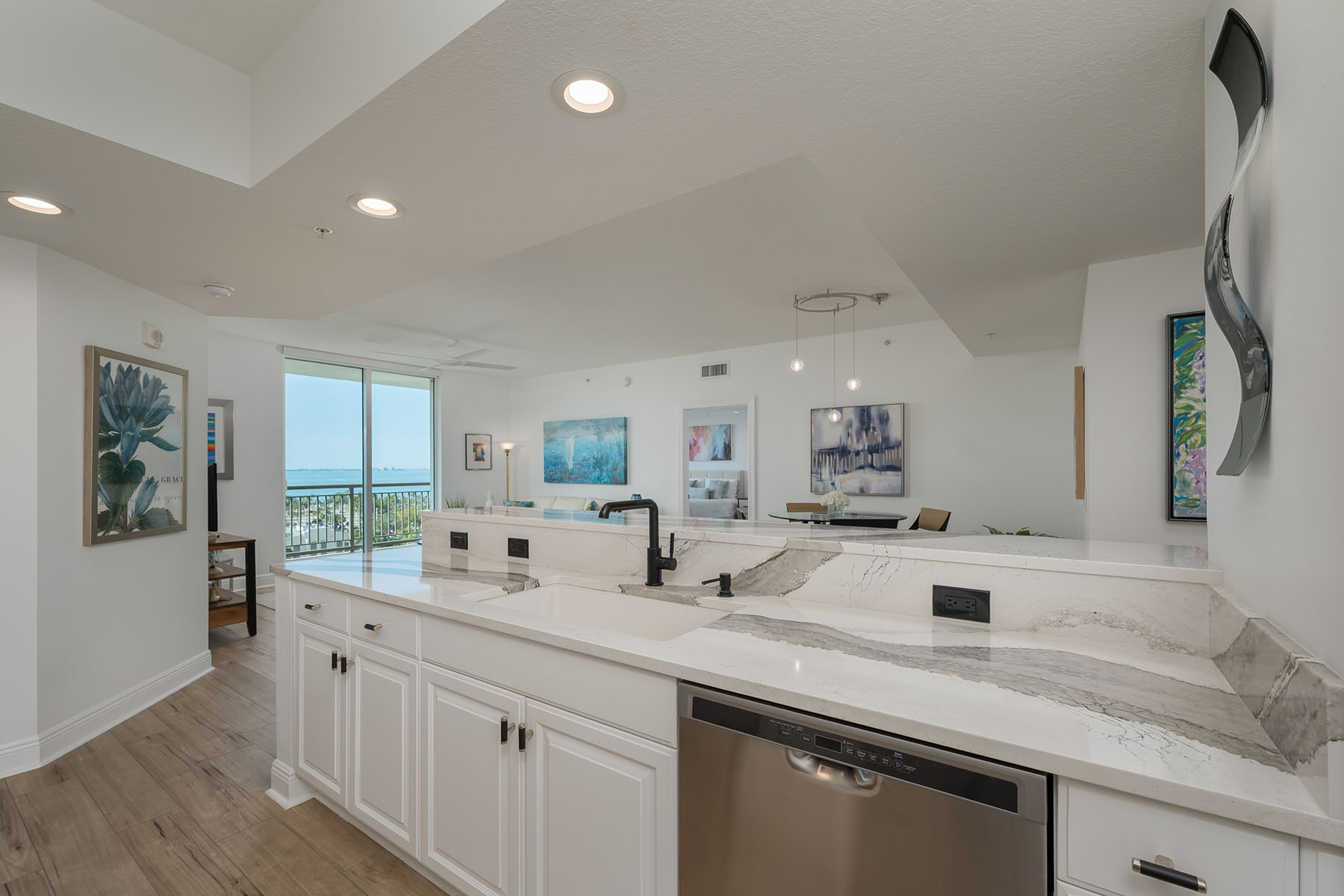 800 N Tamiami Trail , 815