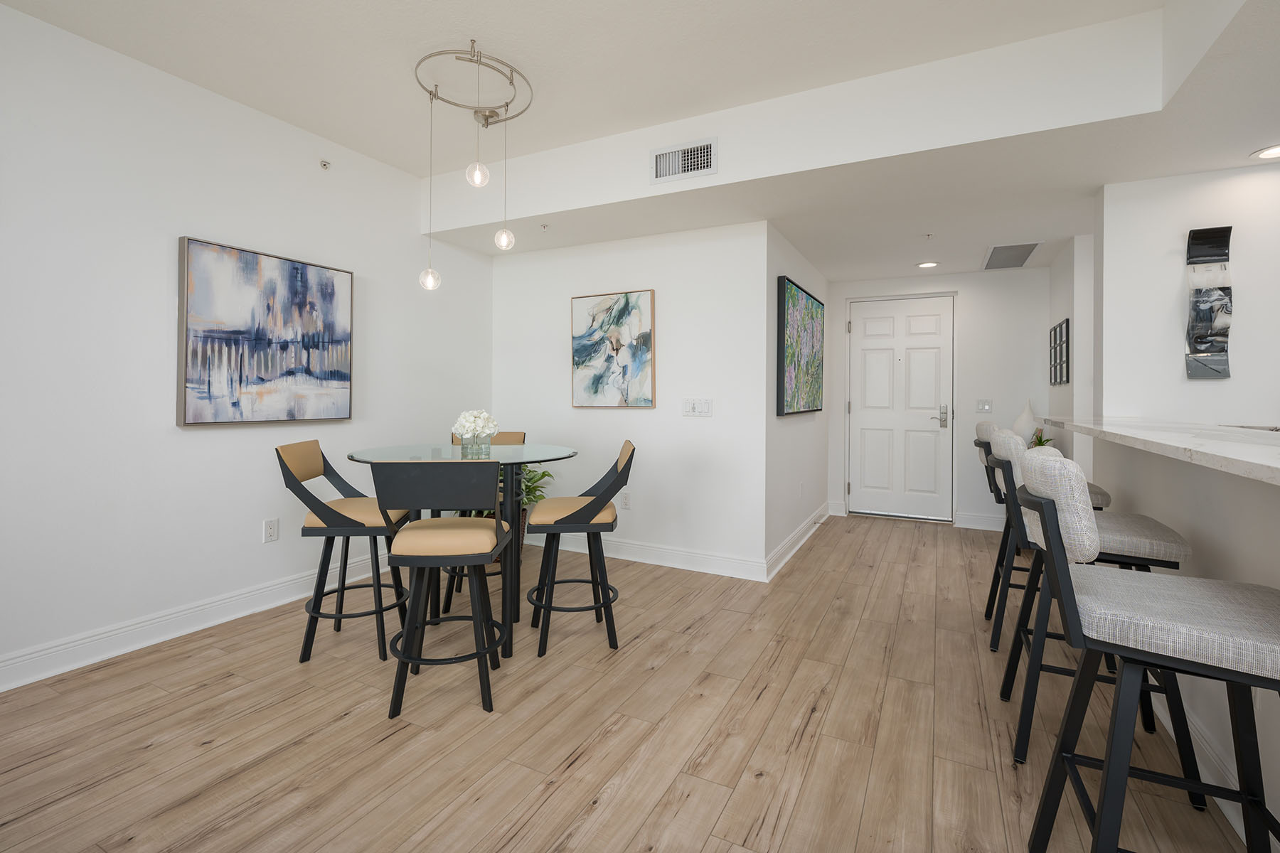 800 N Tamiami Trail , 815