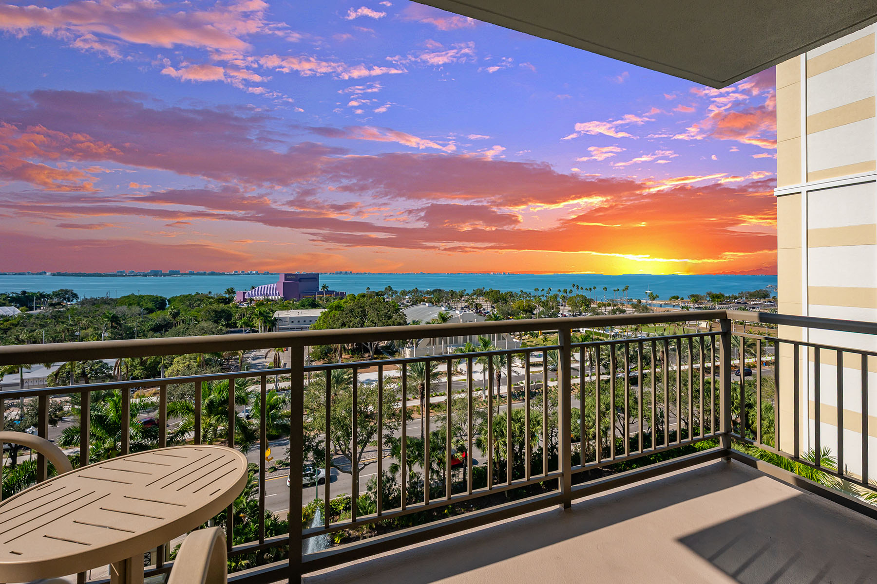 800 N Tamiami Trail , 815
