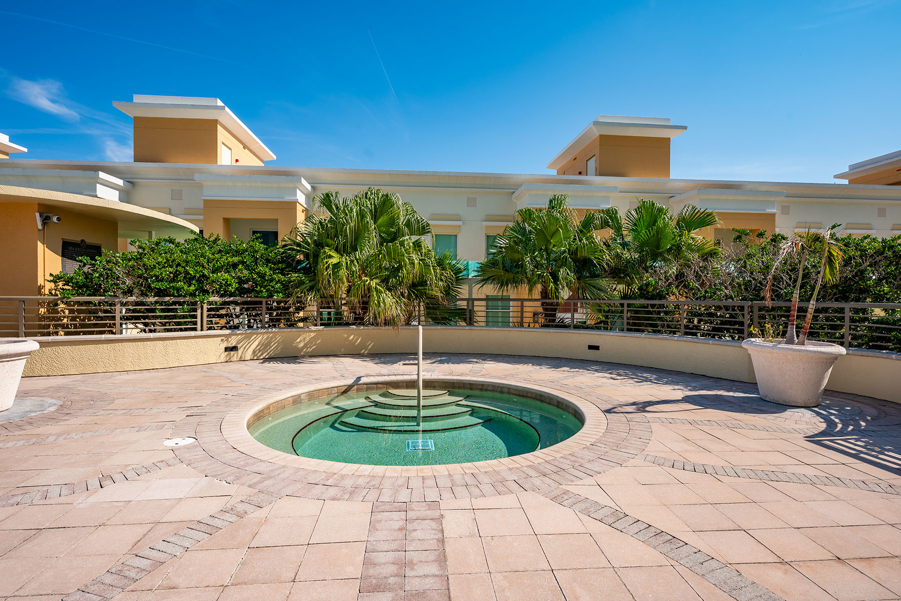 800 N Tamiami Trail , 815