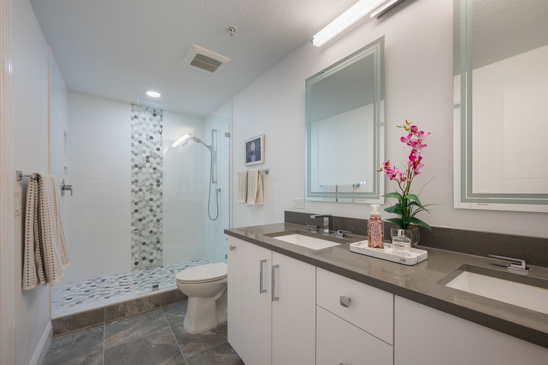 800 N Tamiami Trail , 815