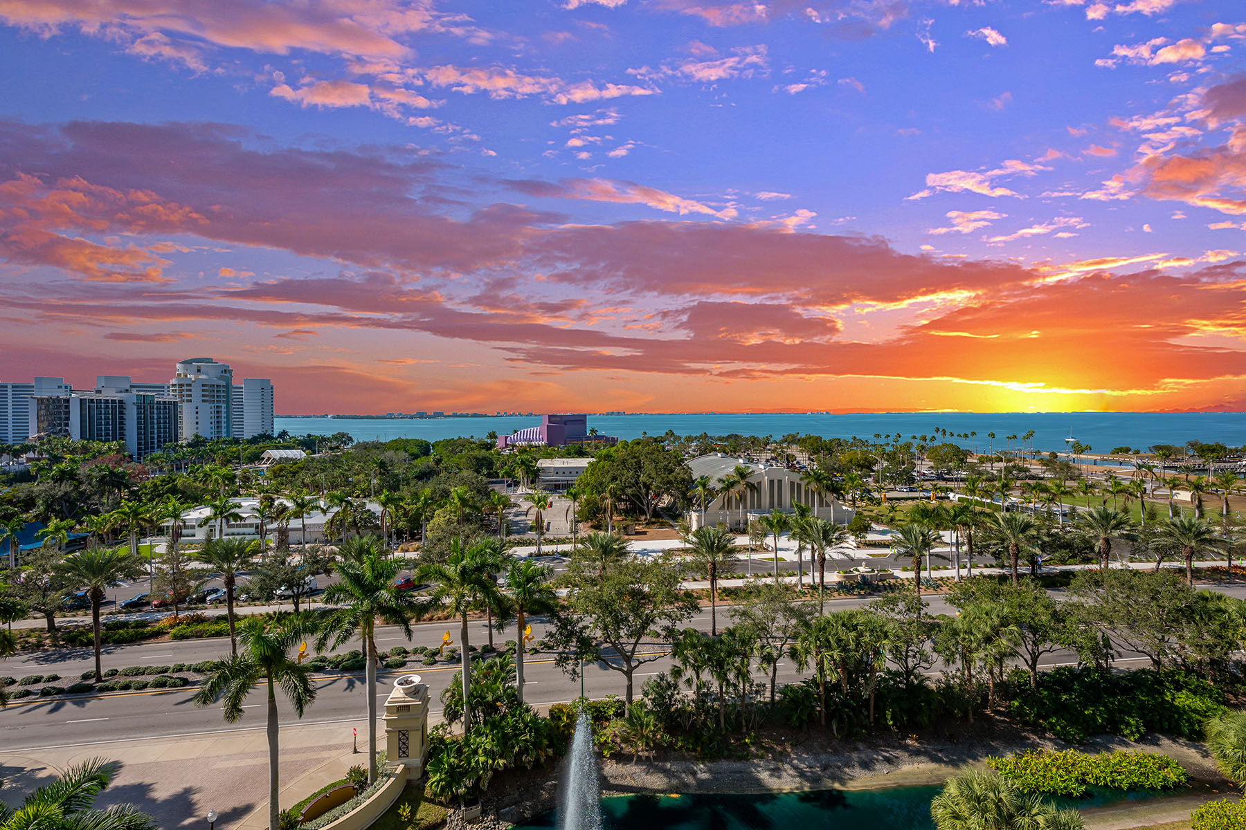 800 N Tamiami Trail , 815