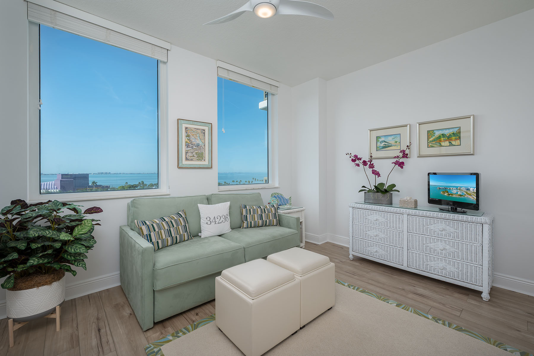 800 N Tamiami Trail , 815