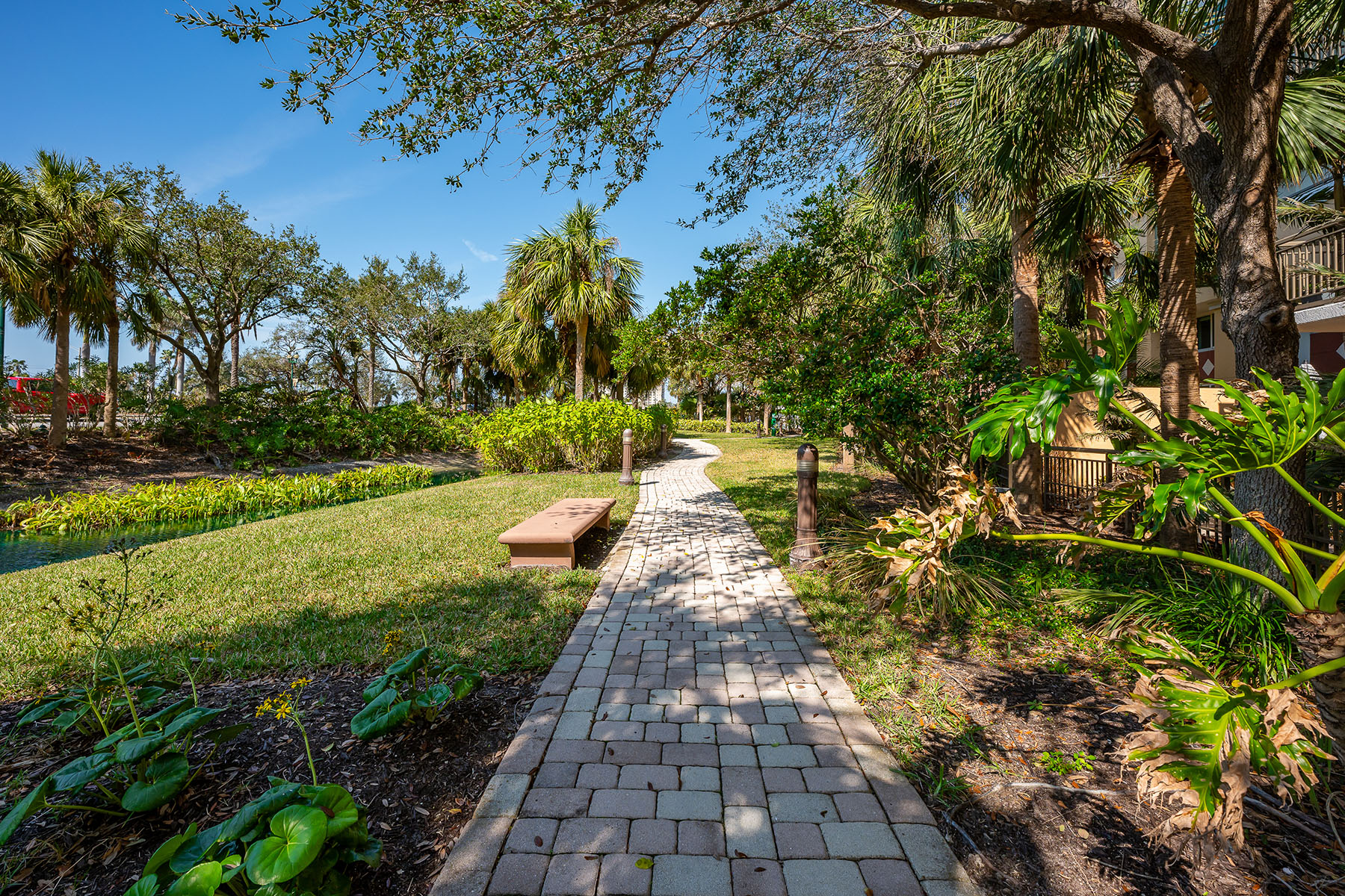 800 N Tamiami Trail , 815