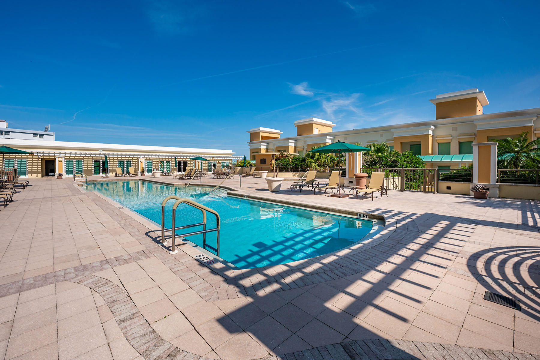800 N Tamiami Trail , 815