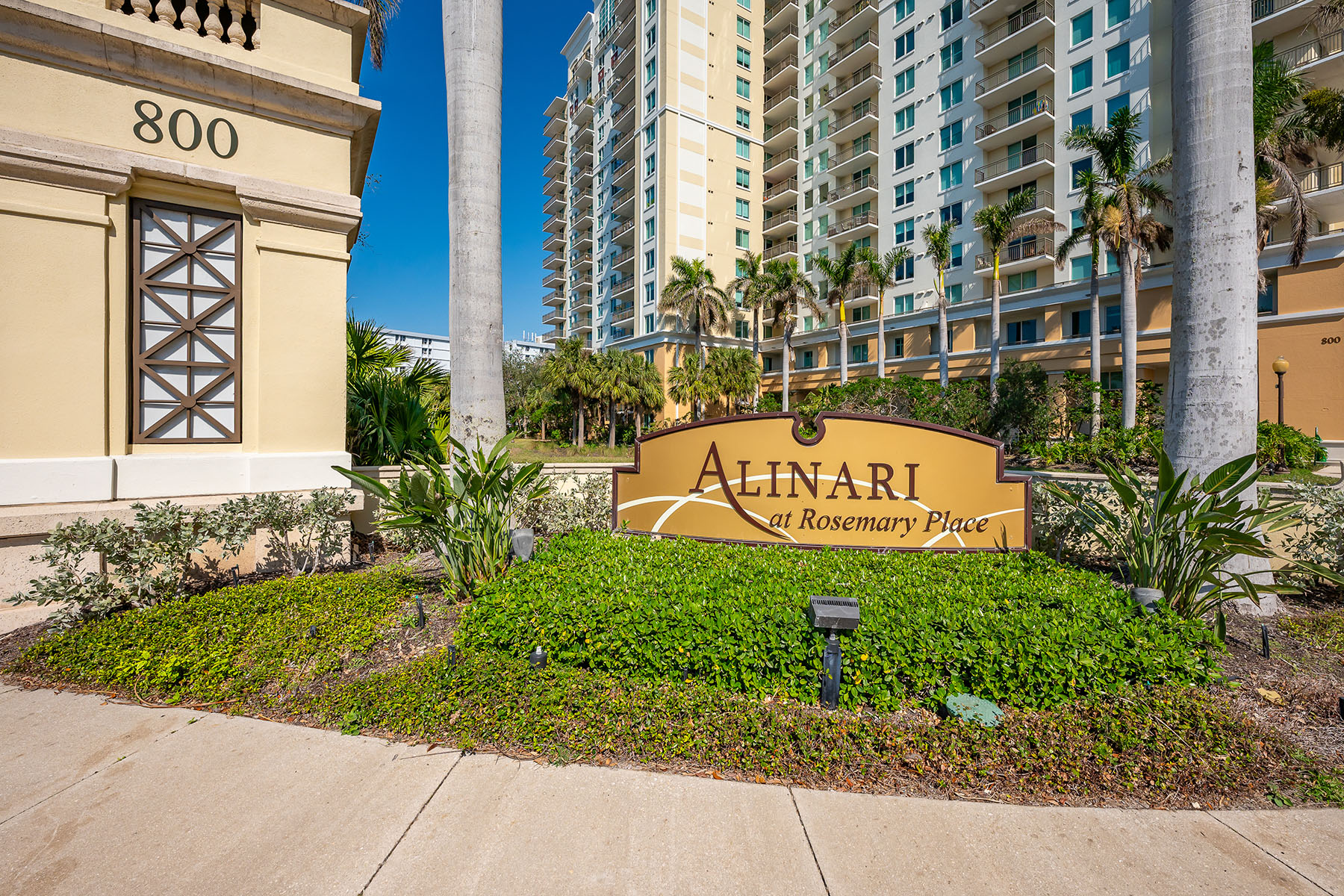 800 N Tamiami Trail , 815