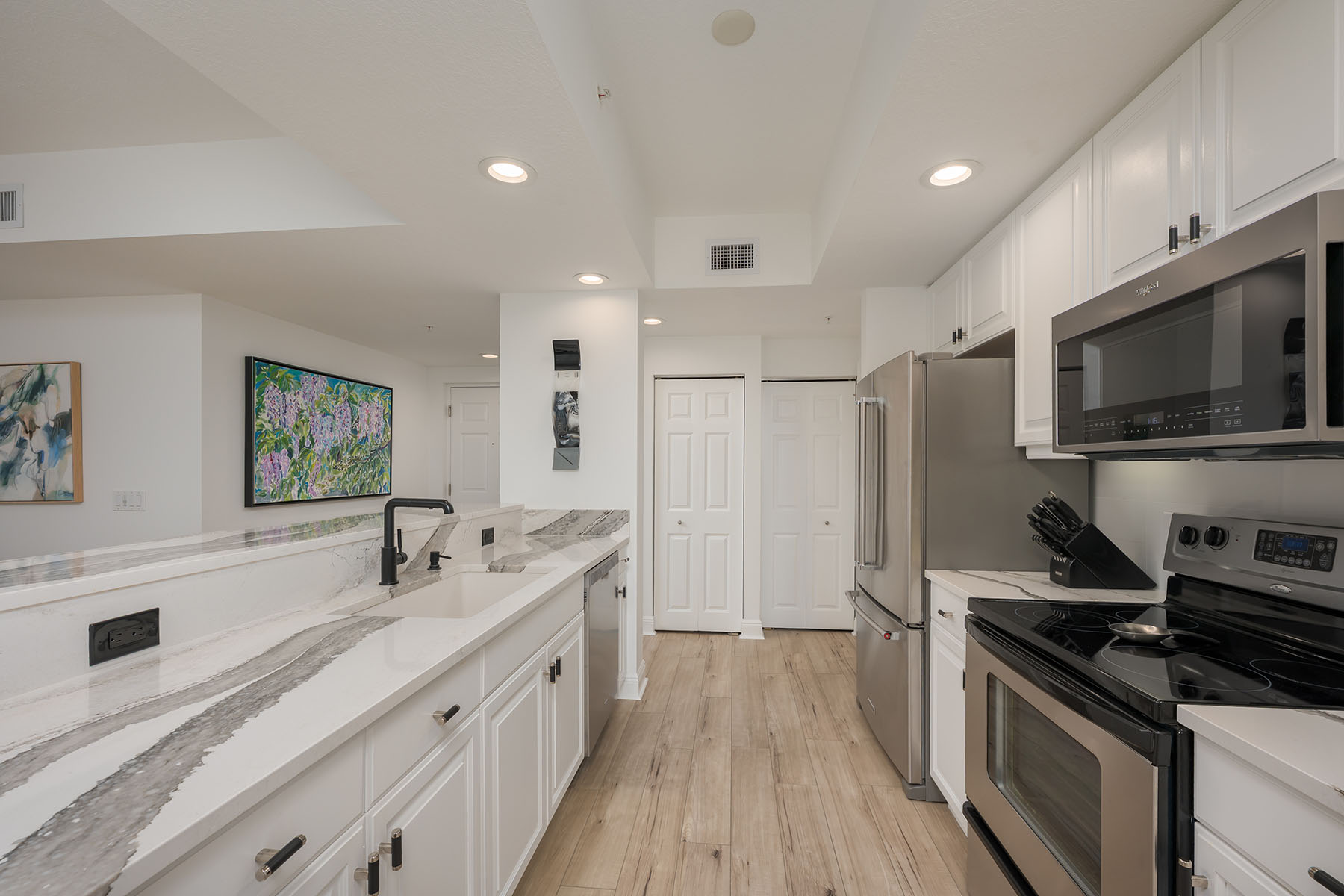 800 N Tamiami Trail , 815