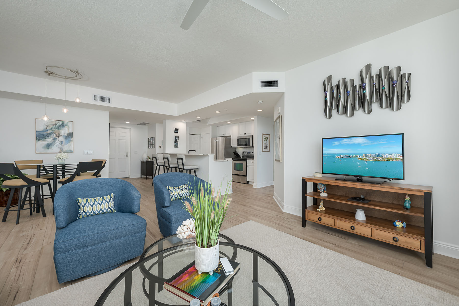 800 N Tamiami Trail , 815