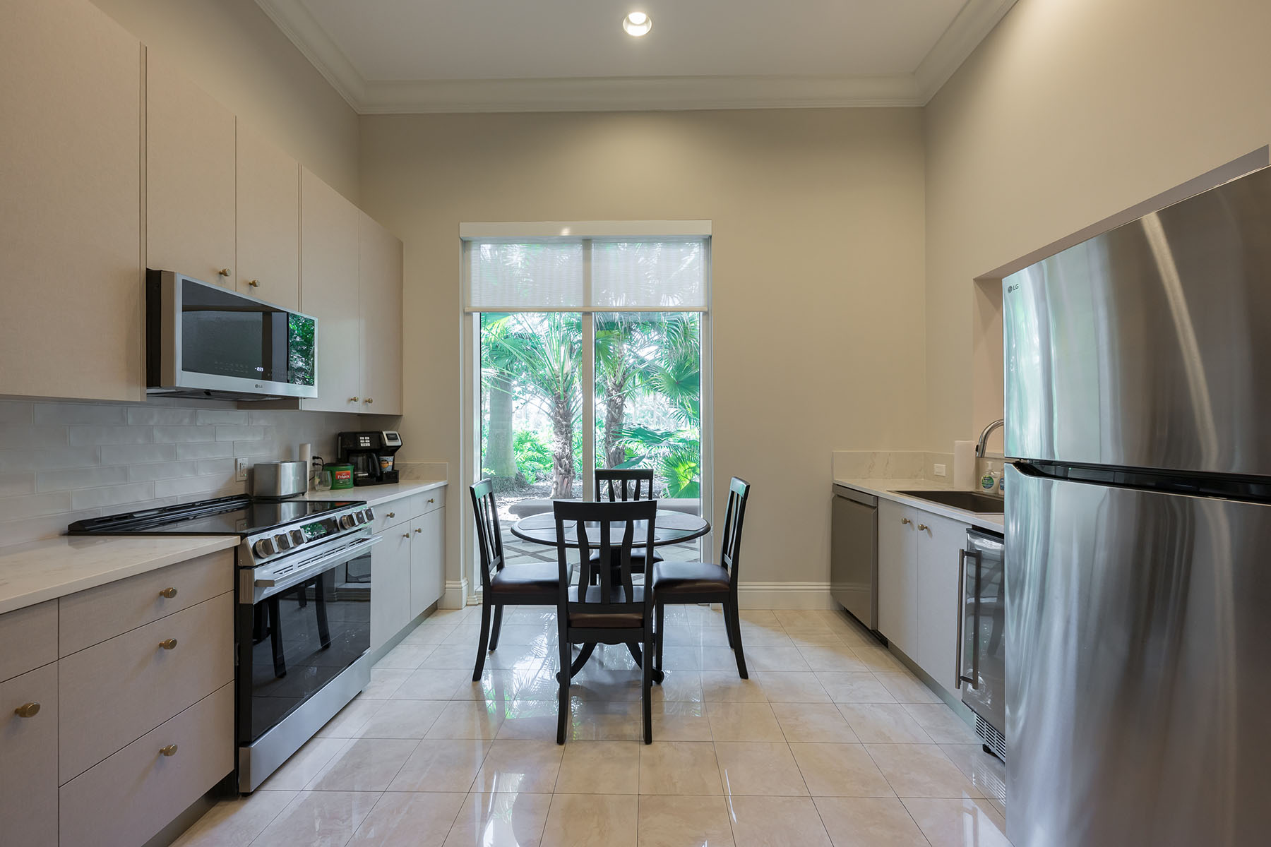 800 N Tamiami Trail , 815