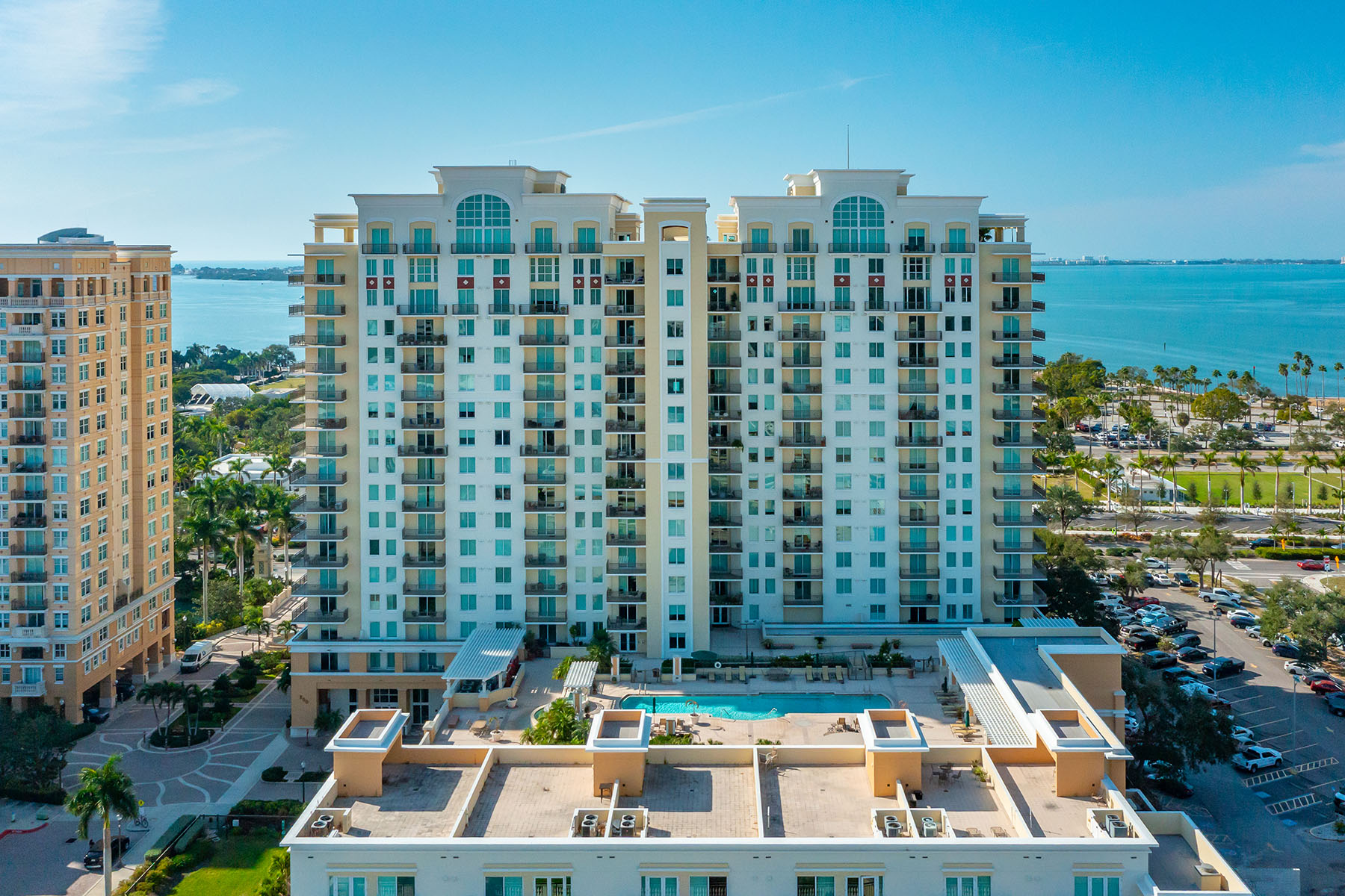 800 N Tamiami Trail , 815