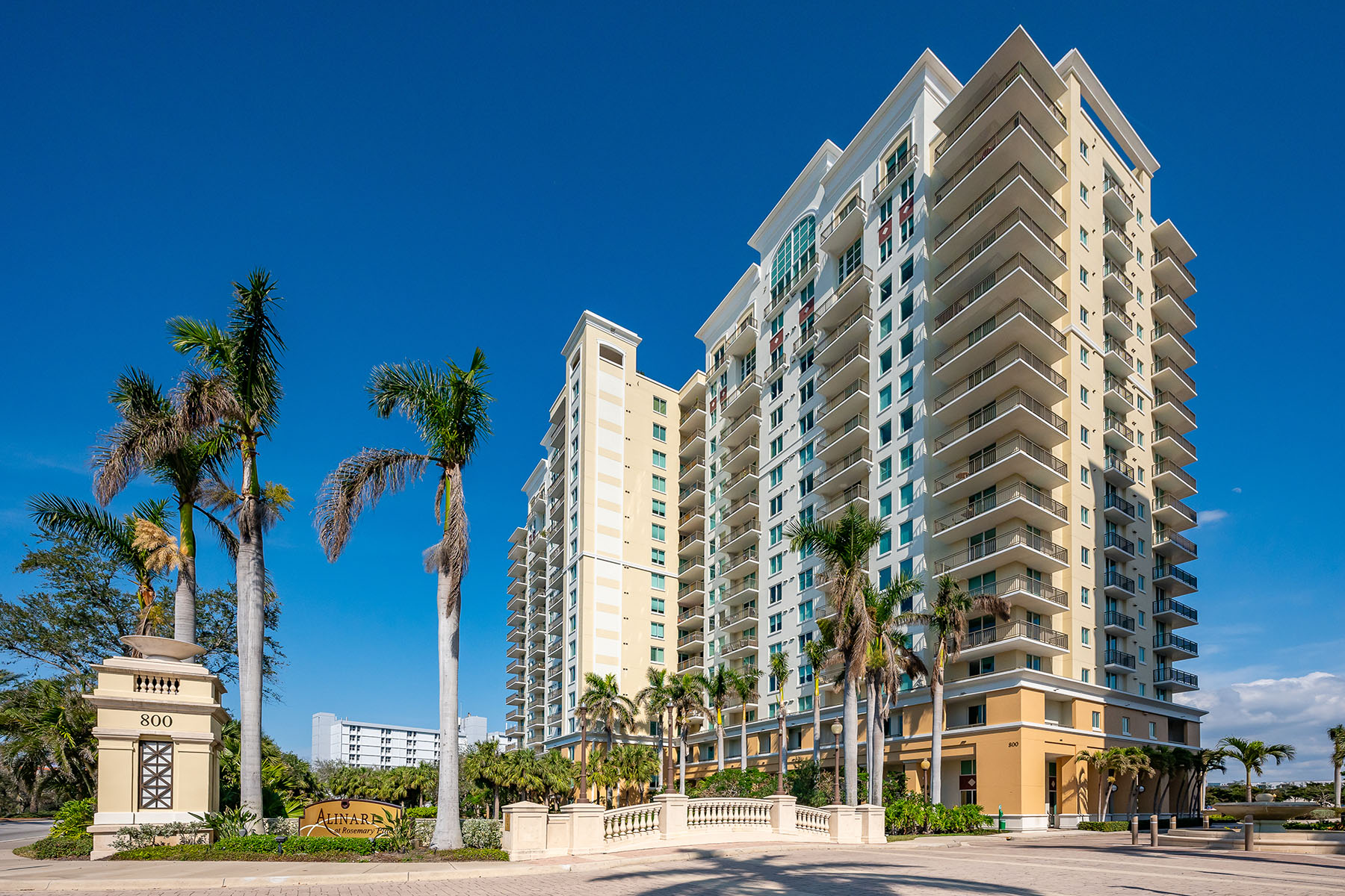 800 N Tamiami Trail , 815