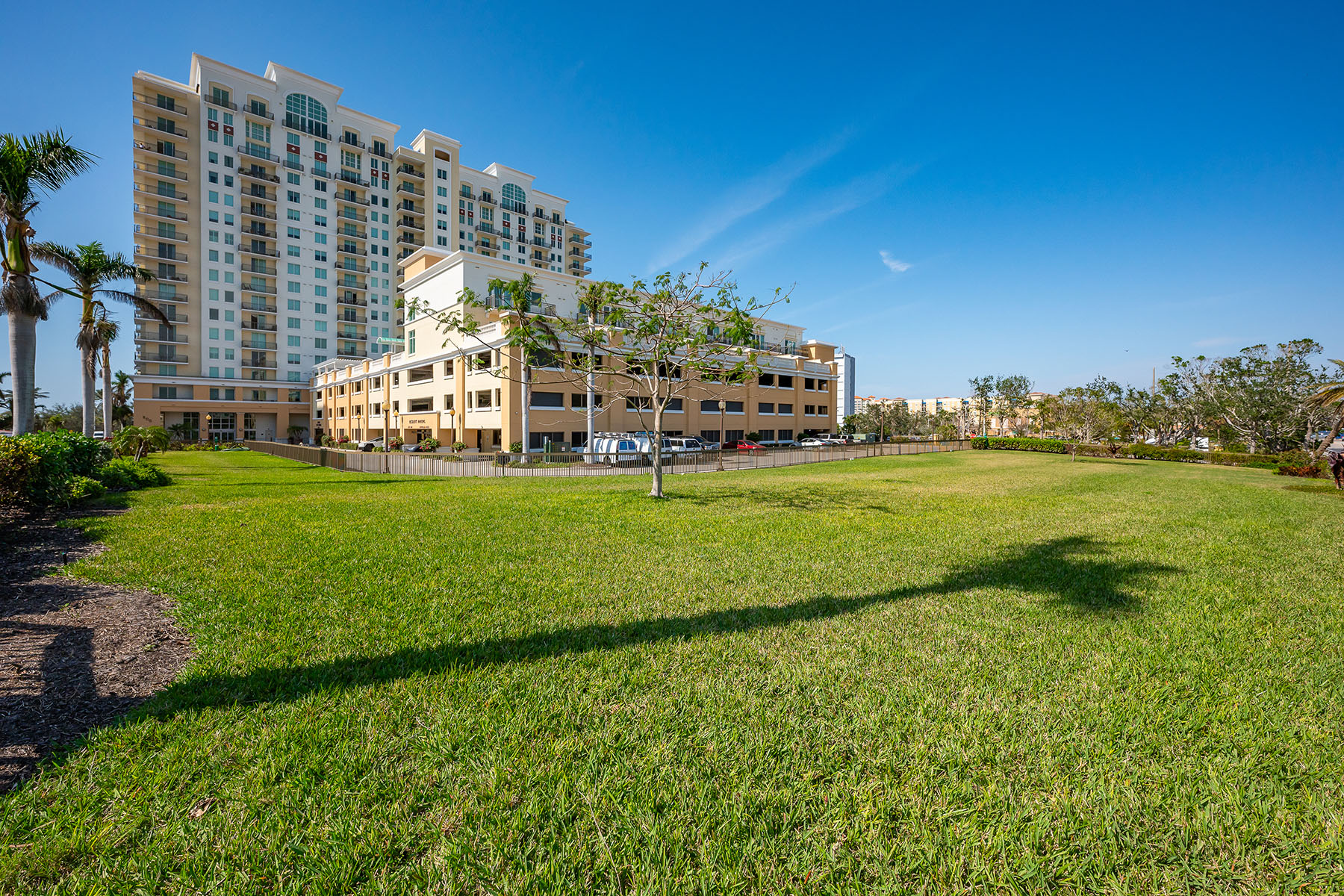 800 N Tamiami Trail , 815