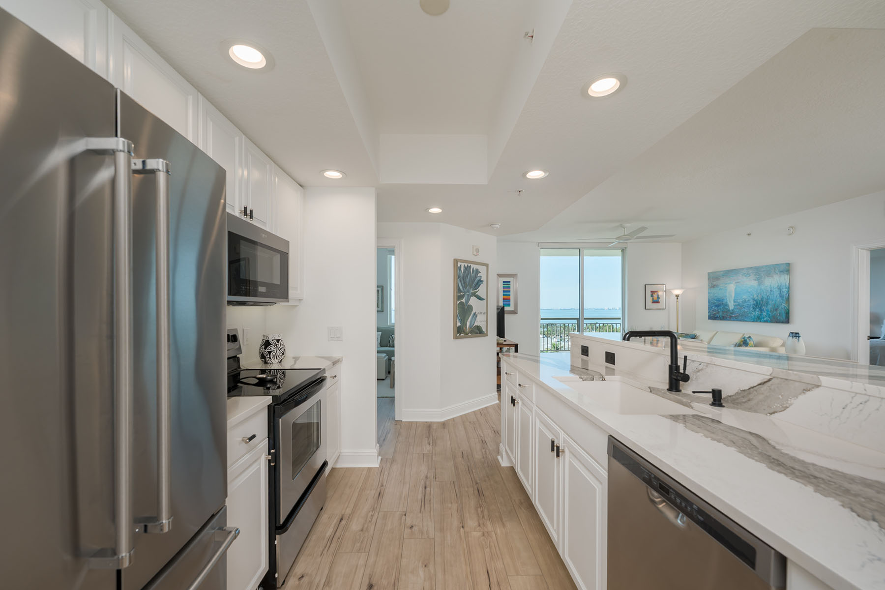 800 N Tamiami Trail , 815