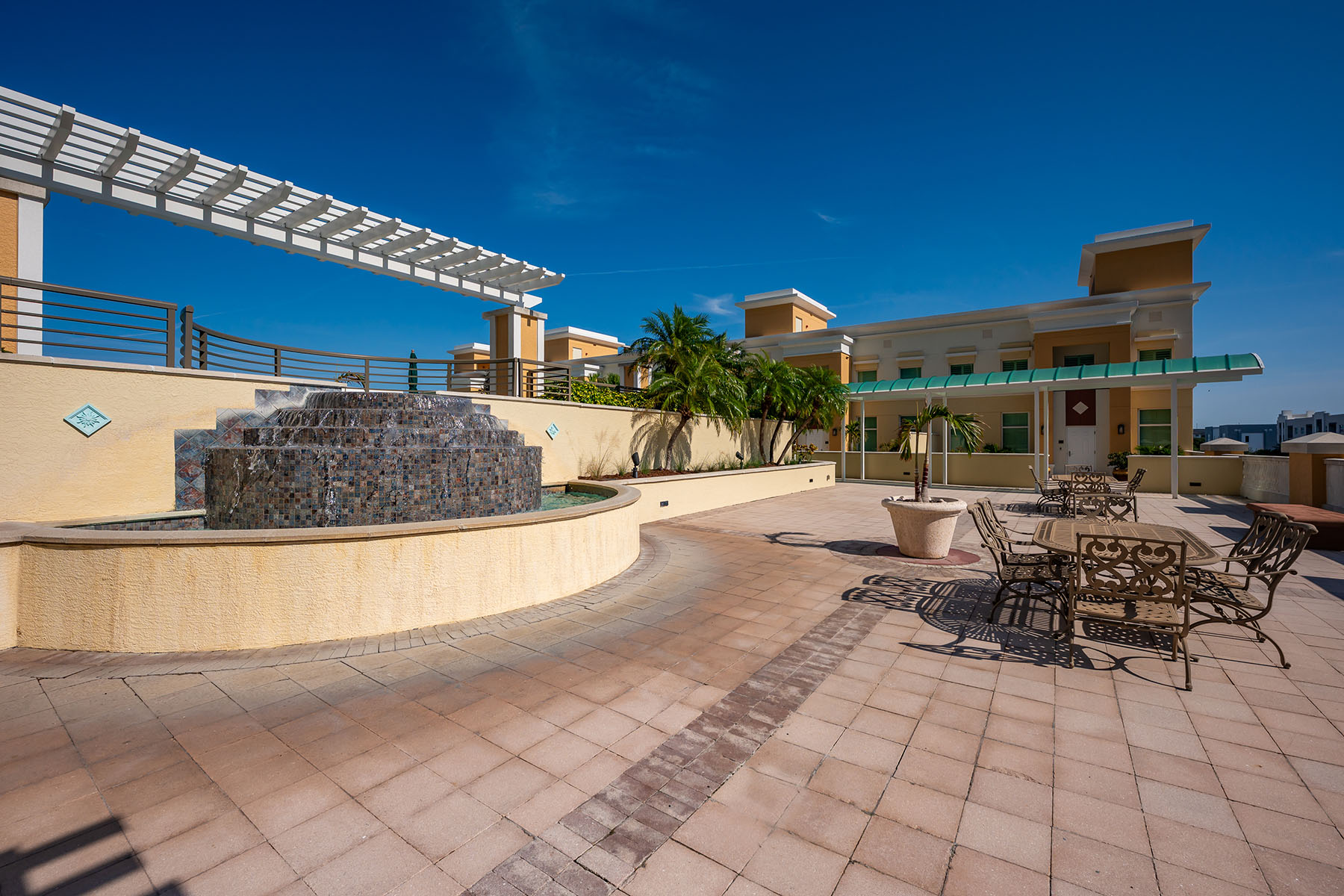 800 N Tamiami Trail , 815