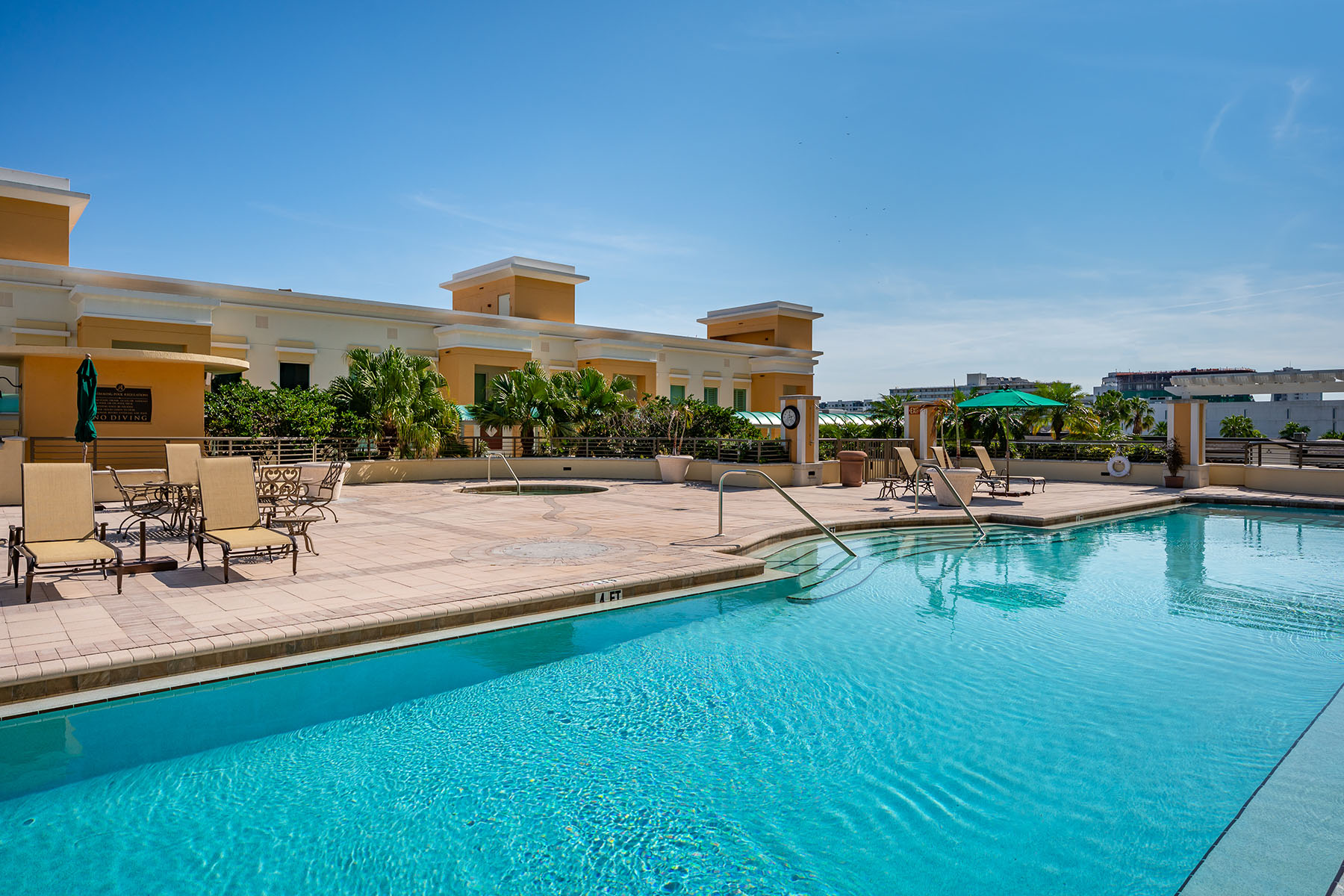 800 N Tamiami Trail , 815