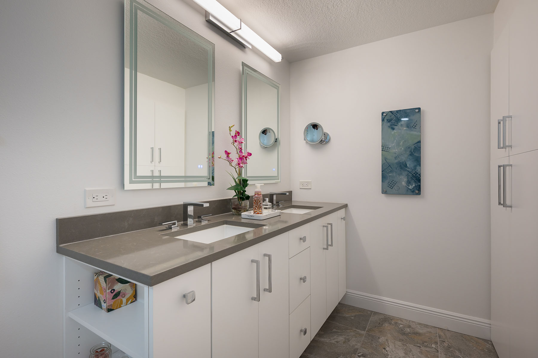 800 N Tamiami Trail , 815