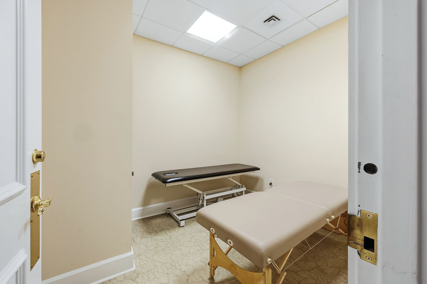 750 N Tamiami Trail , 517